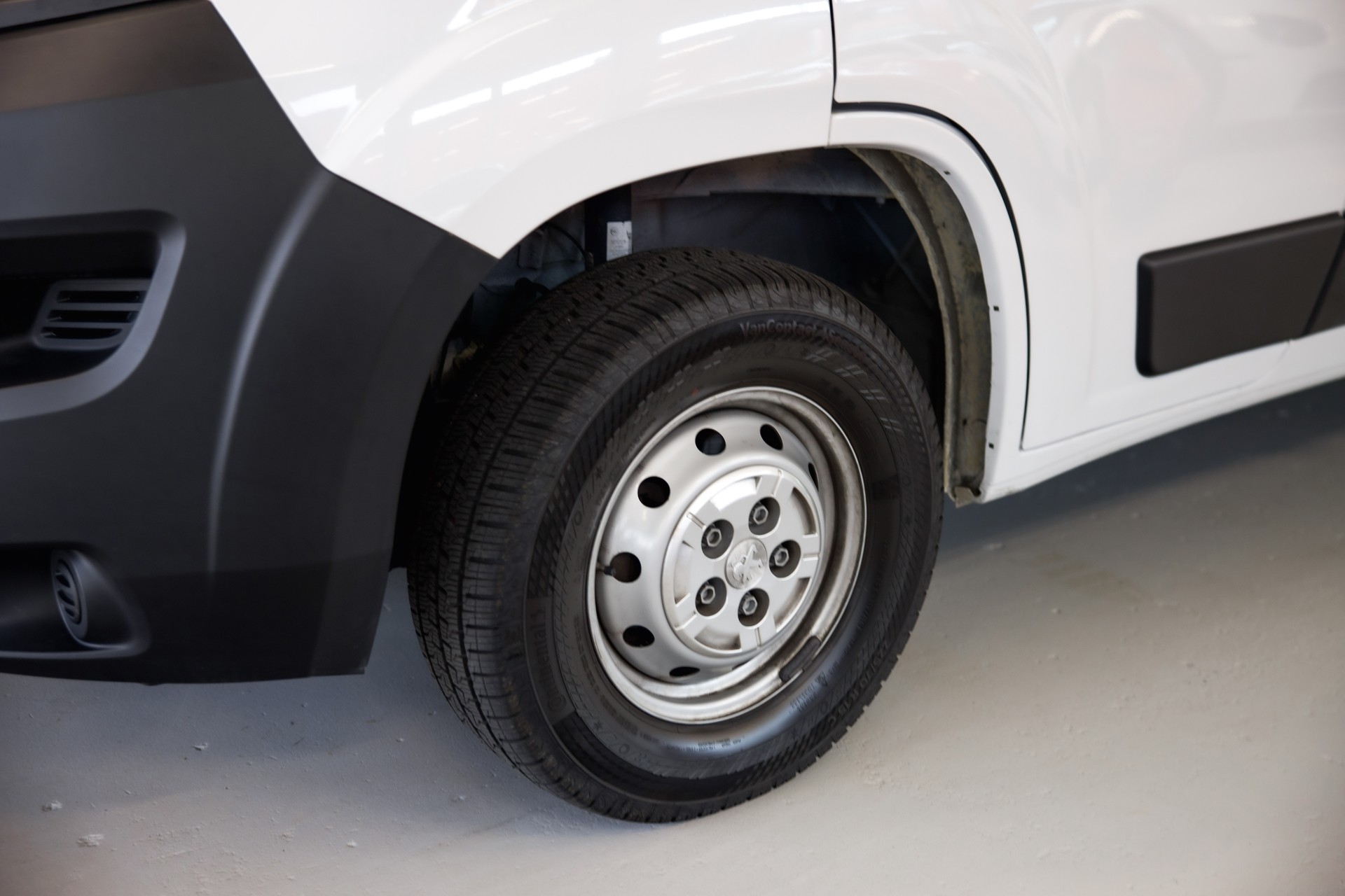 PEUGEOT Boxer 330 L1H1 2.2 BlueHDi 120 S/S-image-9