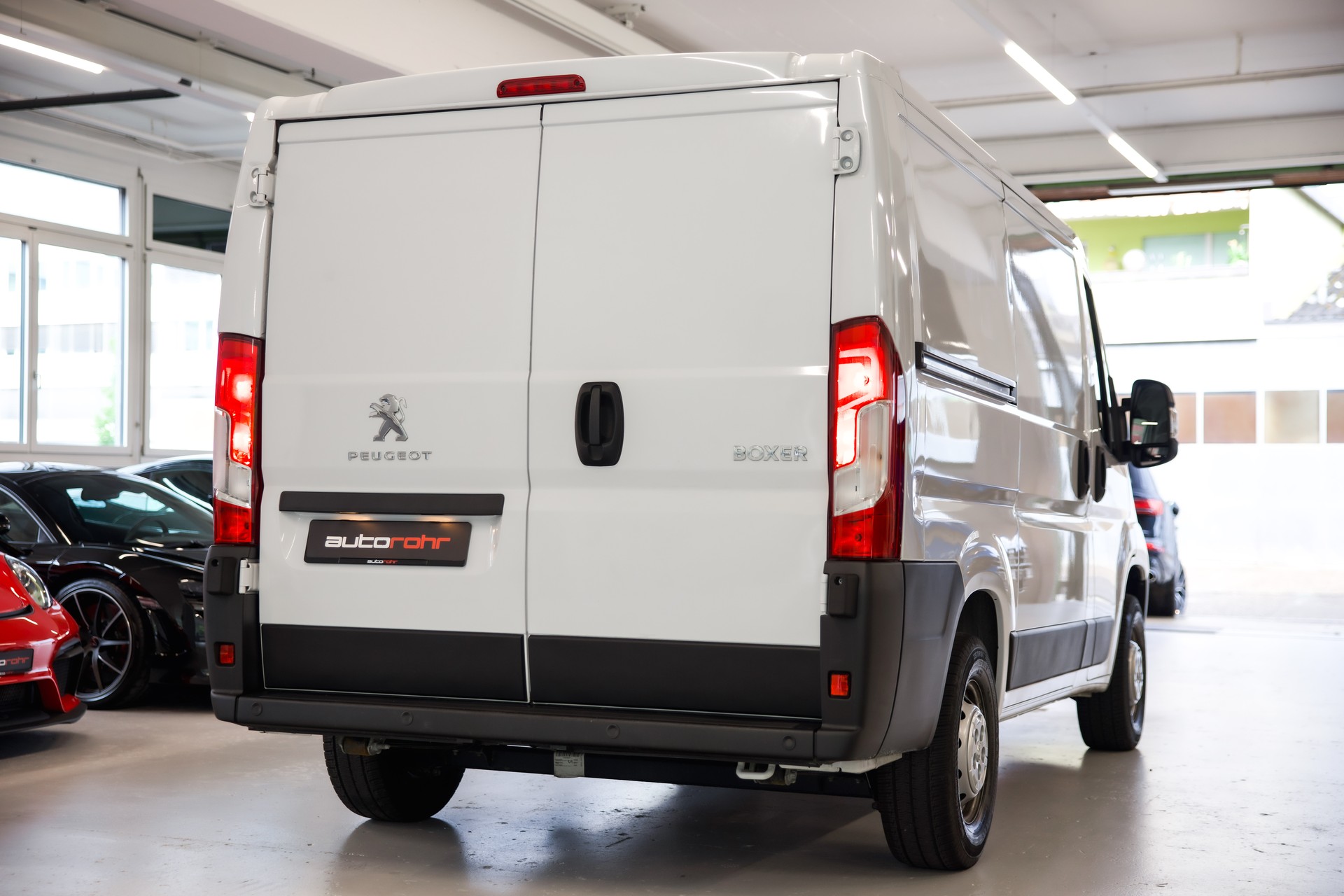 PEUGEOT Boxer 330 L1H1 2.2 BlueHDi 120 S/S-image-5