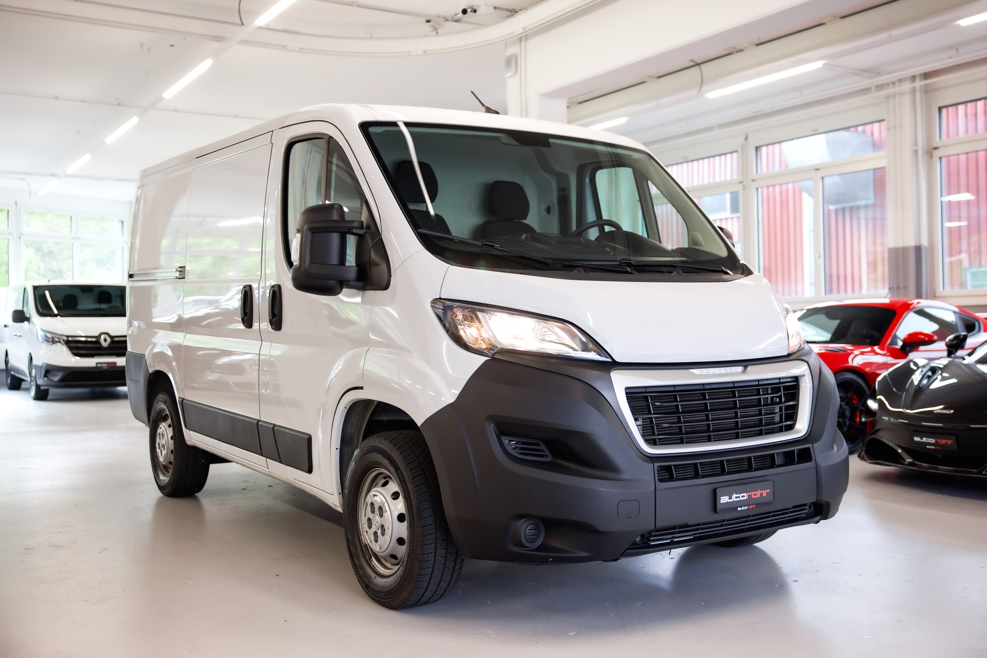 PEUGEOT Boxer 330 L1H1 2.2 BlueHDi 120 S/S-image-2