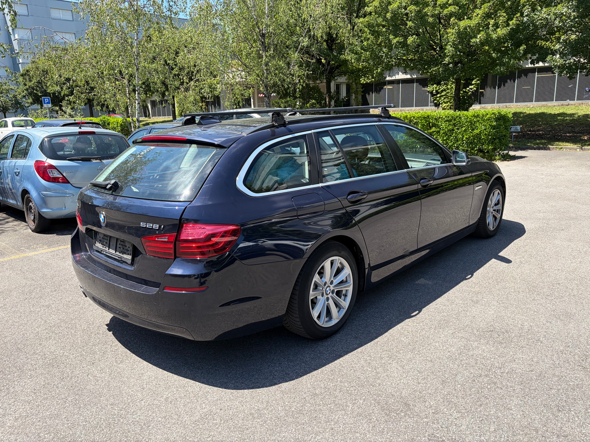 BMW 528i Touring xDrive Luxury Line Steptronic-image-5