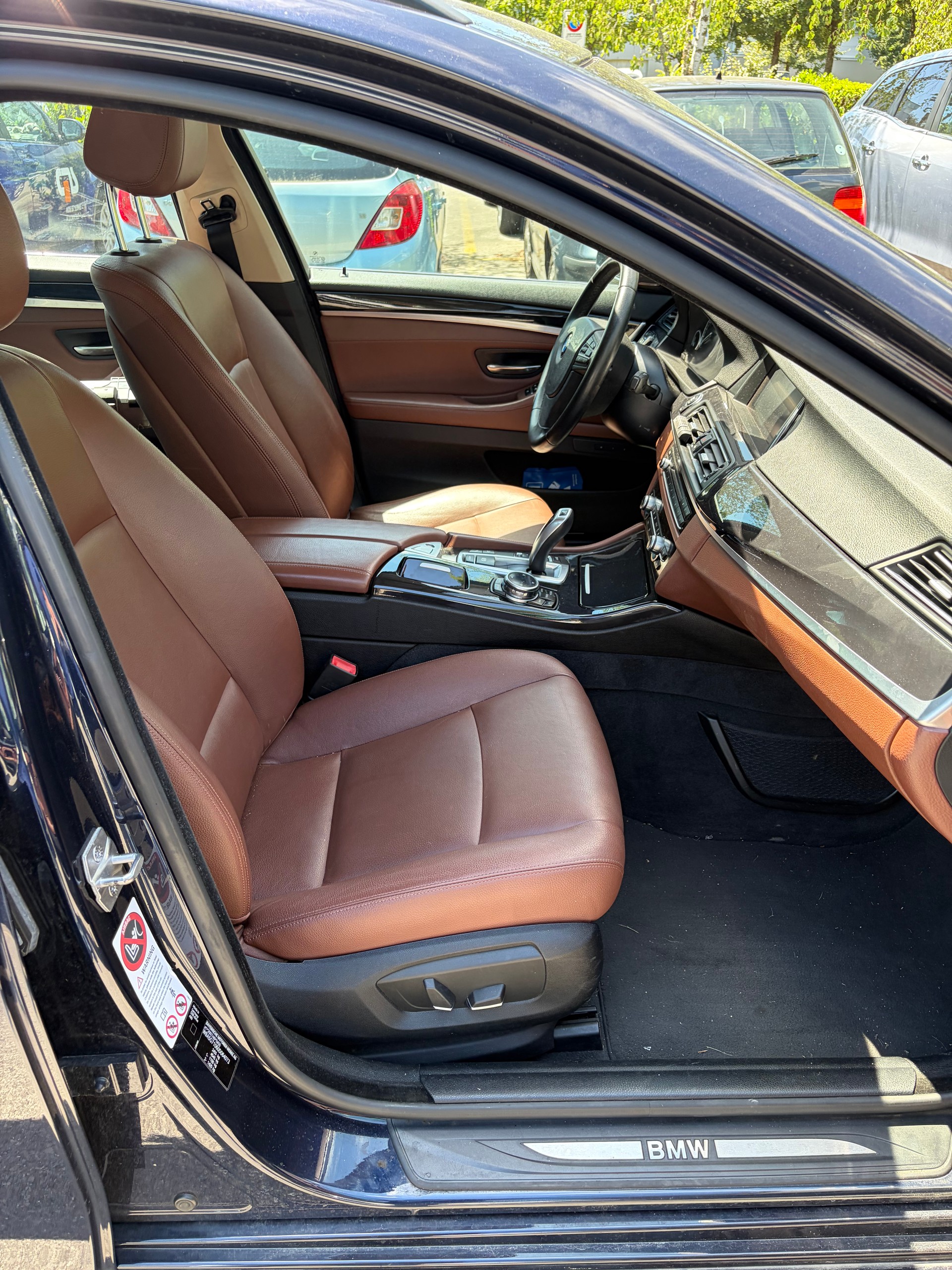 BMW 528i Touring xDrive Luxury Line Steptronic-image-12