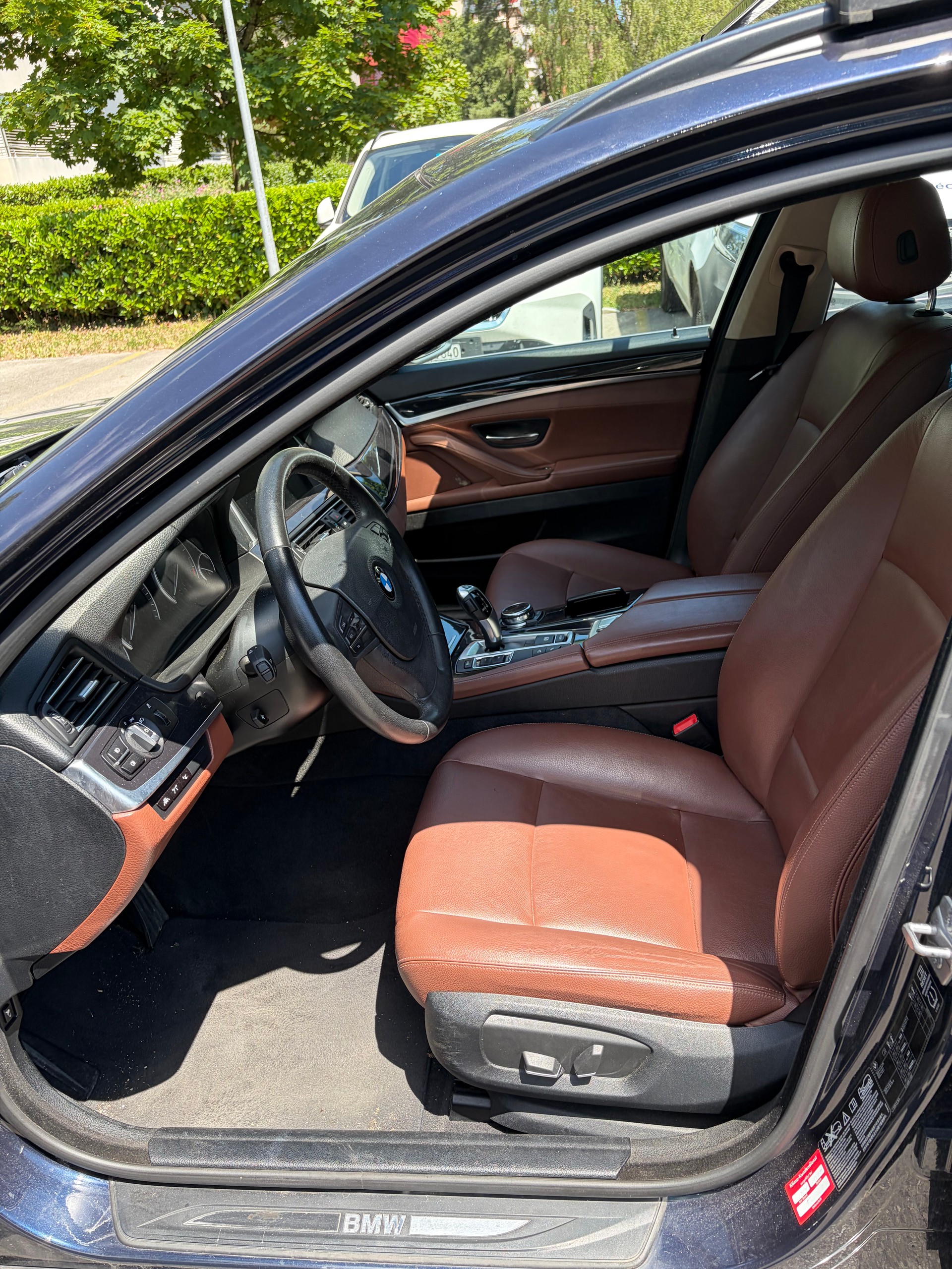 BMW 528i Touring xDrive Luxury Line Steptronic-image-9