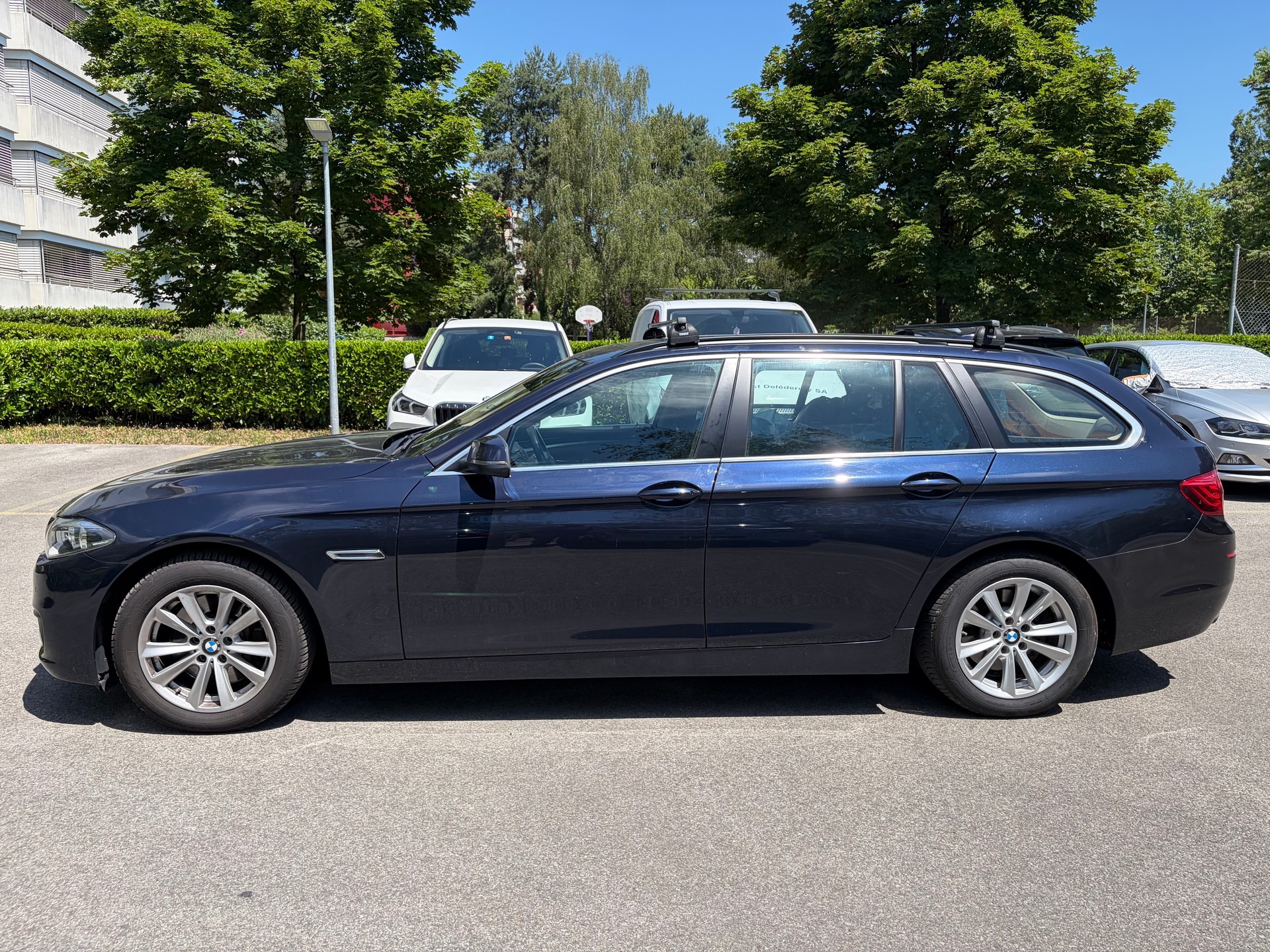 BMW 528i Touring xDrive Luxury Line Steptronic-image-2