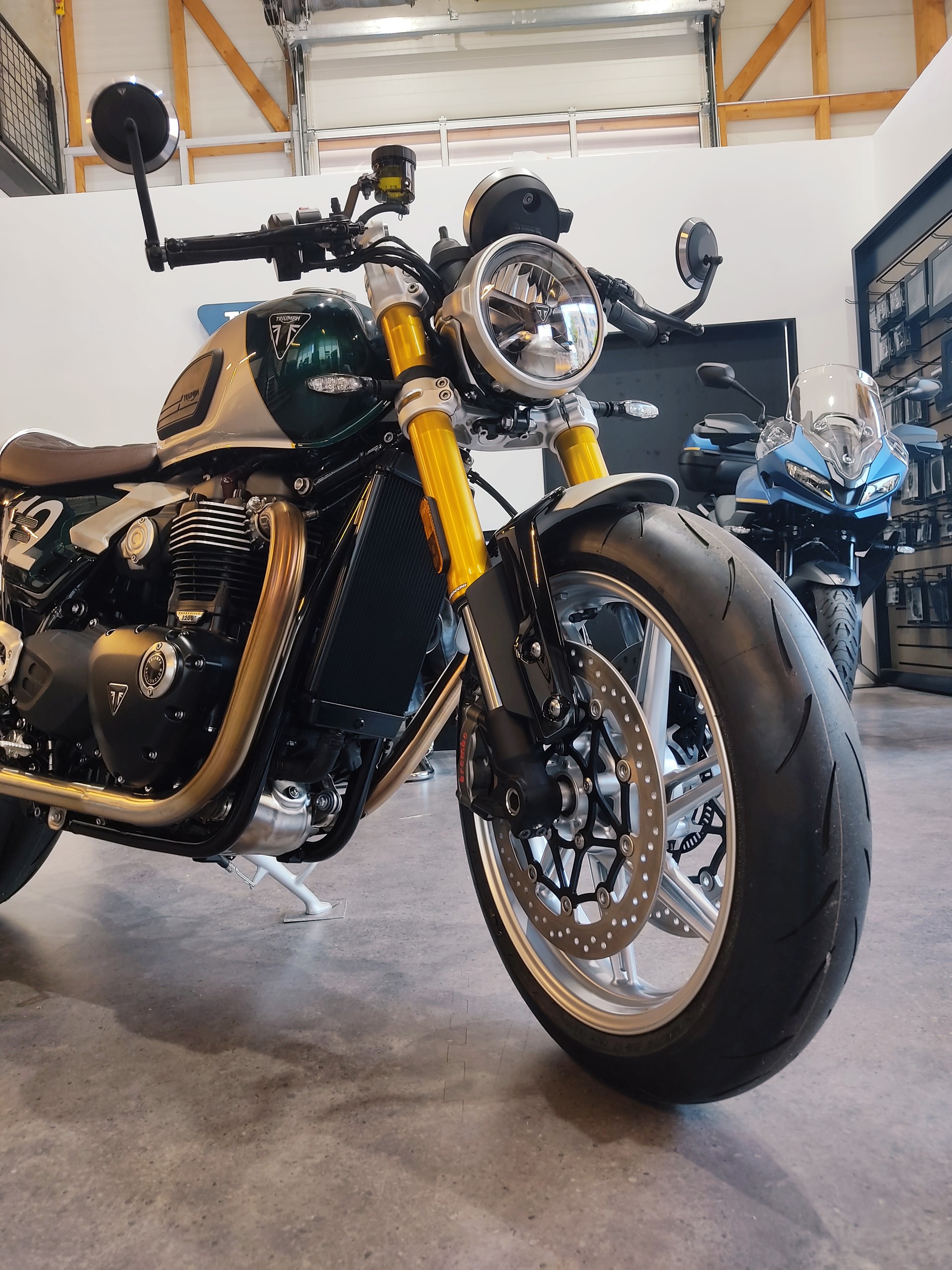 TRIUMPH Speed Twin 1200 RS Cafe Racer Edition-showroom-element-3