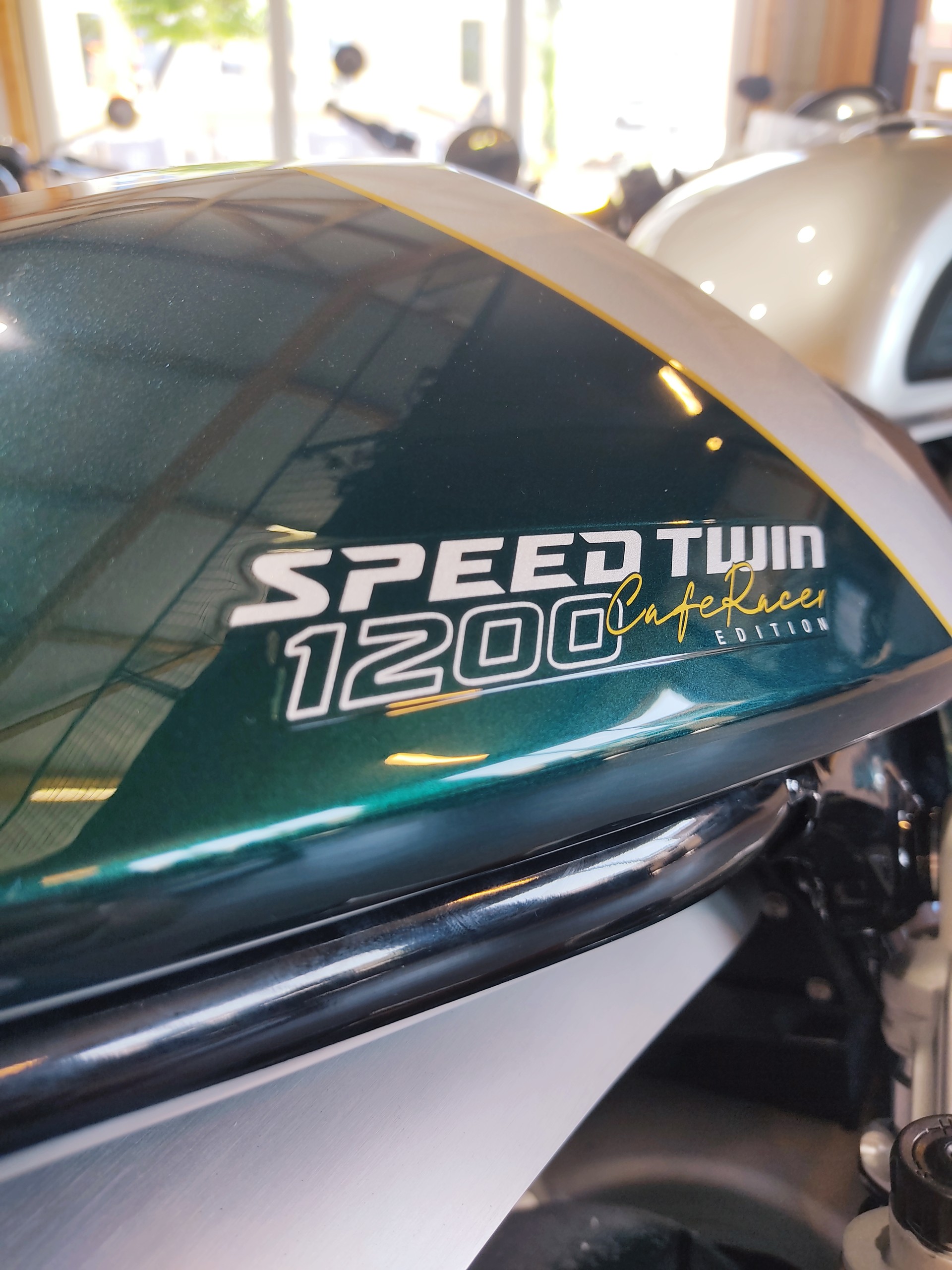 TRIUMPH Speed Twin 1200 RS Cafe Racer Edition-image-10