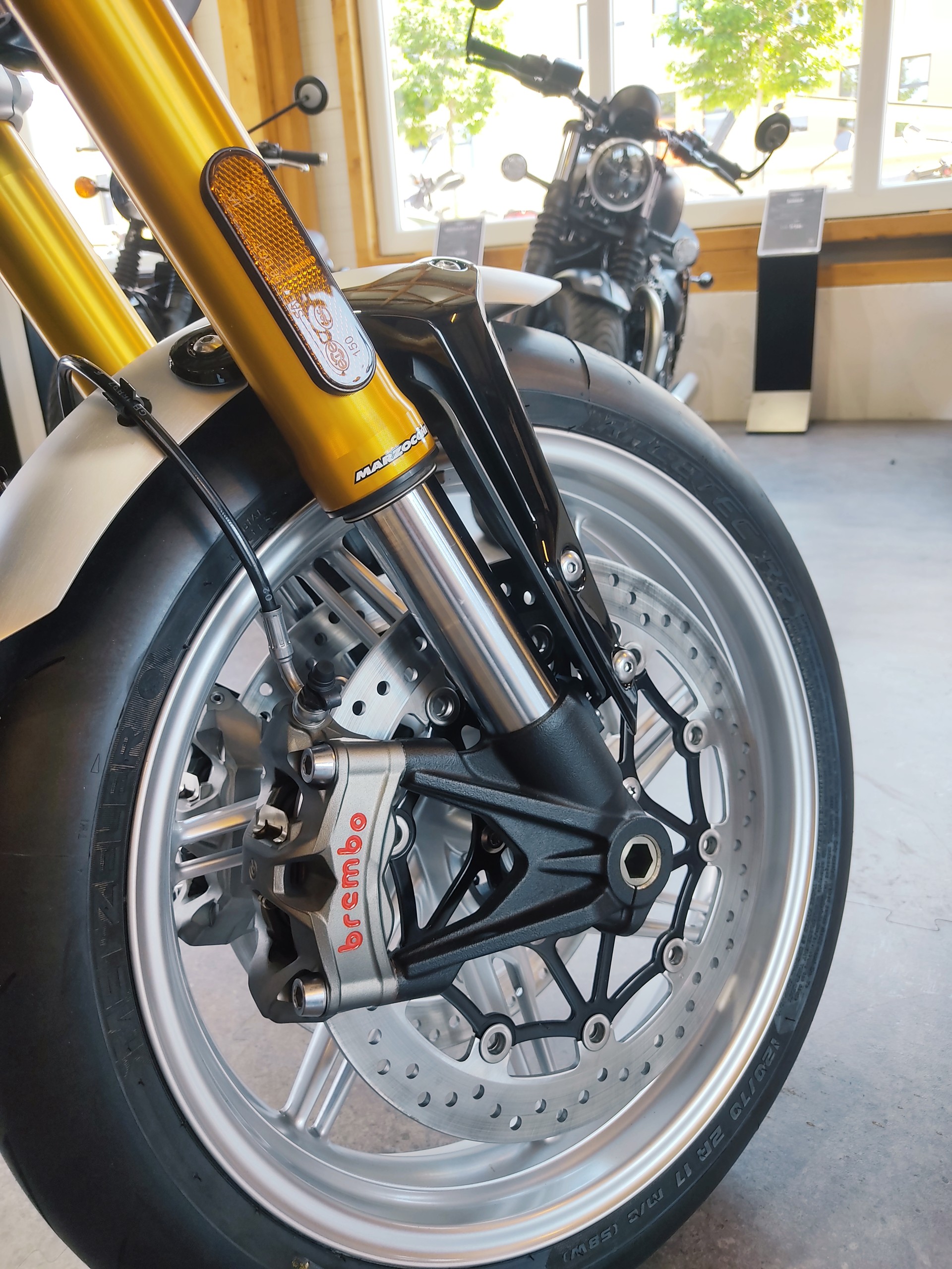 TRIUMPH Speed Twin 1200 RS Cafe Racer Edition-image-7