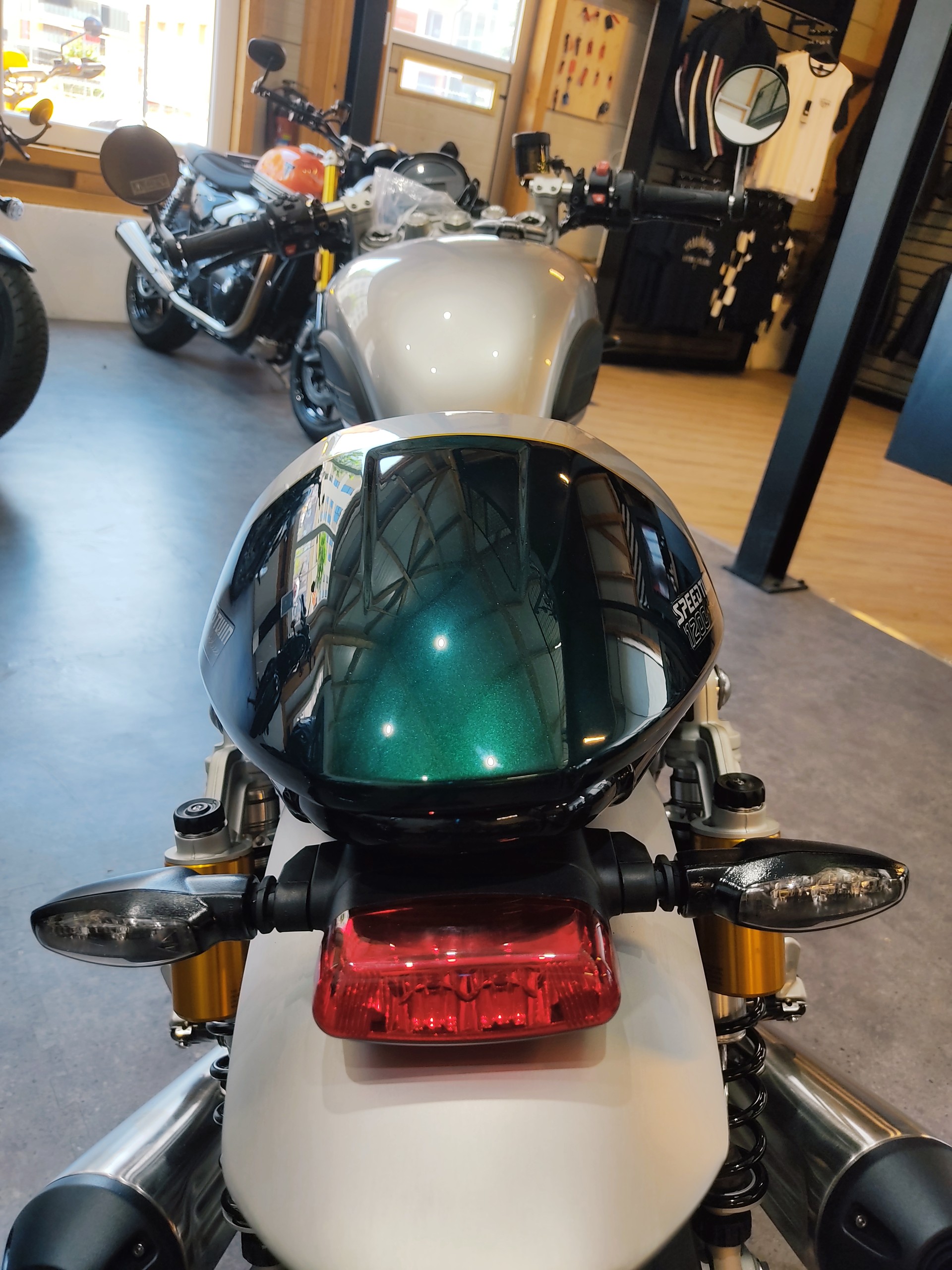 TRIUMPH Speed Twin 1200 RS Cafe Racer Edition-image-12
