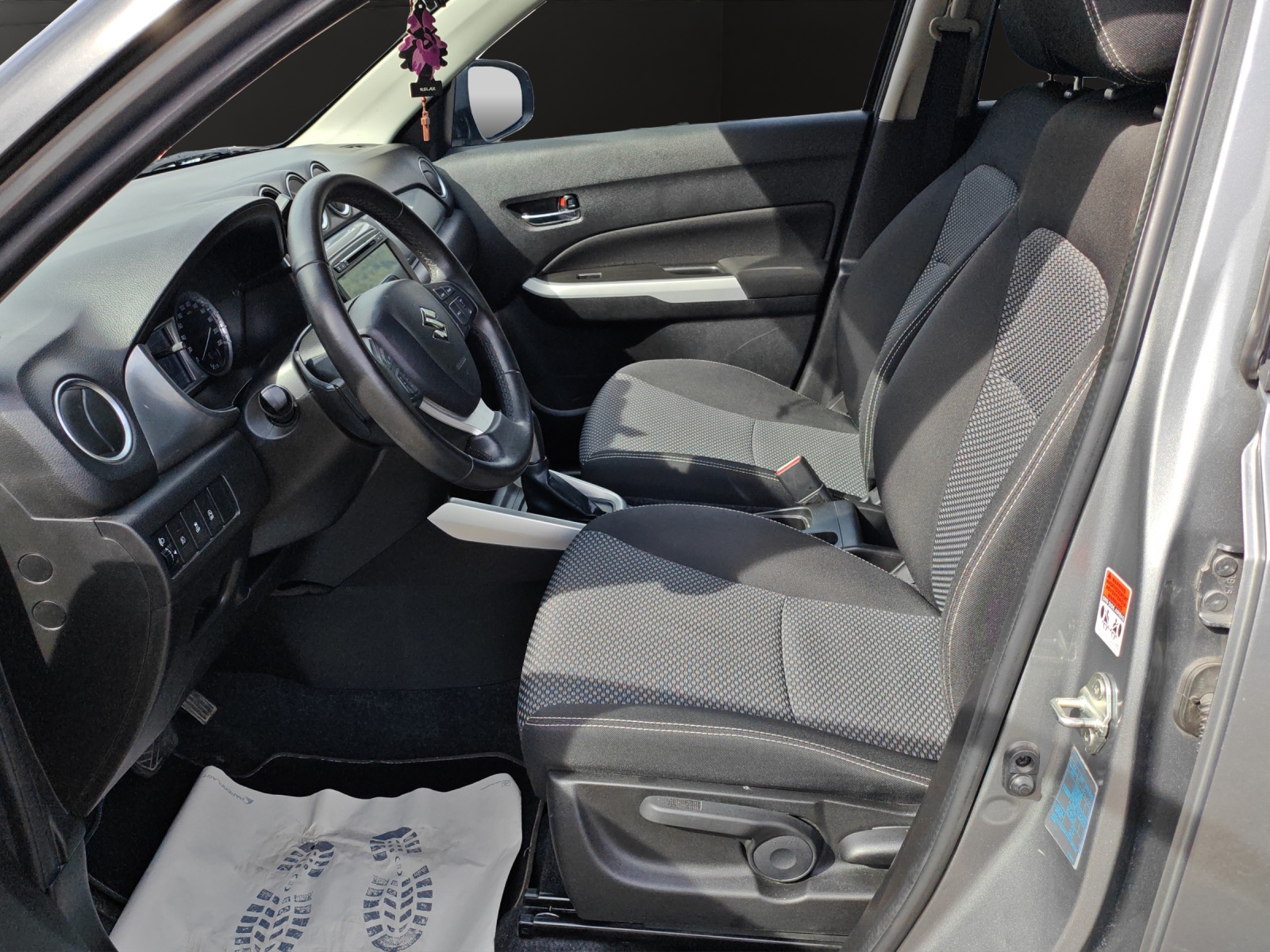 SUZUKI Vitara 1.6 Compact Top Automatic [Expertise du jour + Garantie 12 mois + Service & Immat. Offerts]-image-8