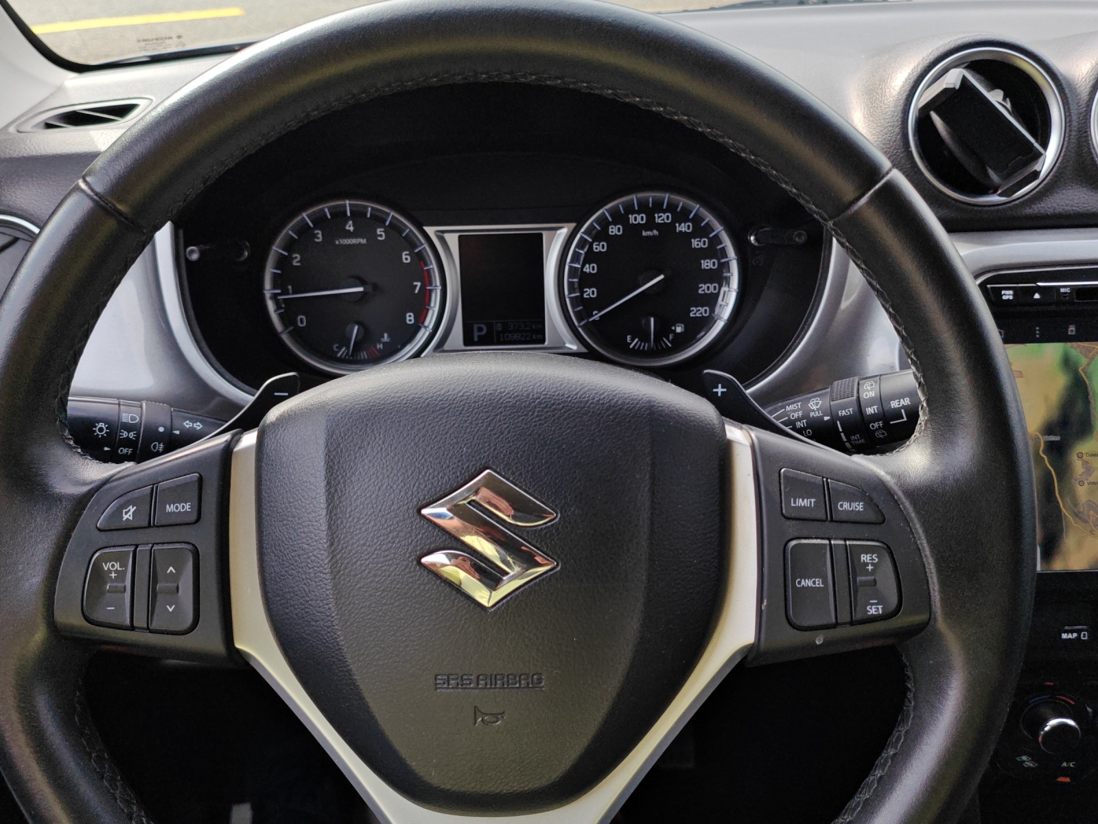 SUZUKI Vitara 1.6 Compact Top Automatic [Expertise du jour + Garantie 12 mois + Service & Immat. Offerts]-image-17