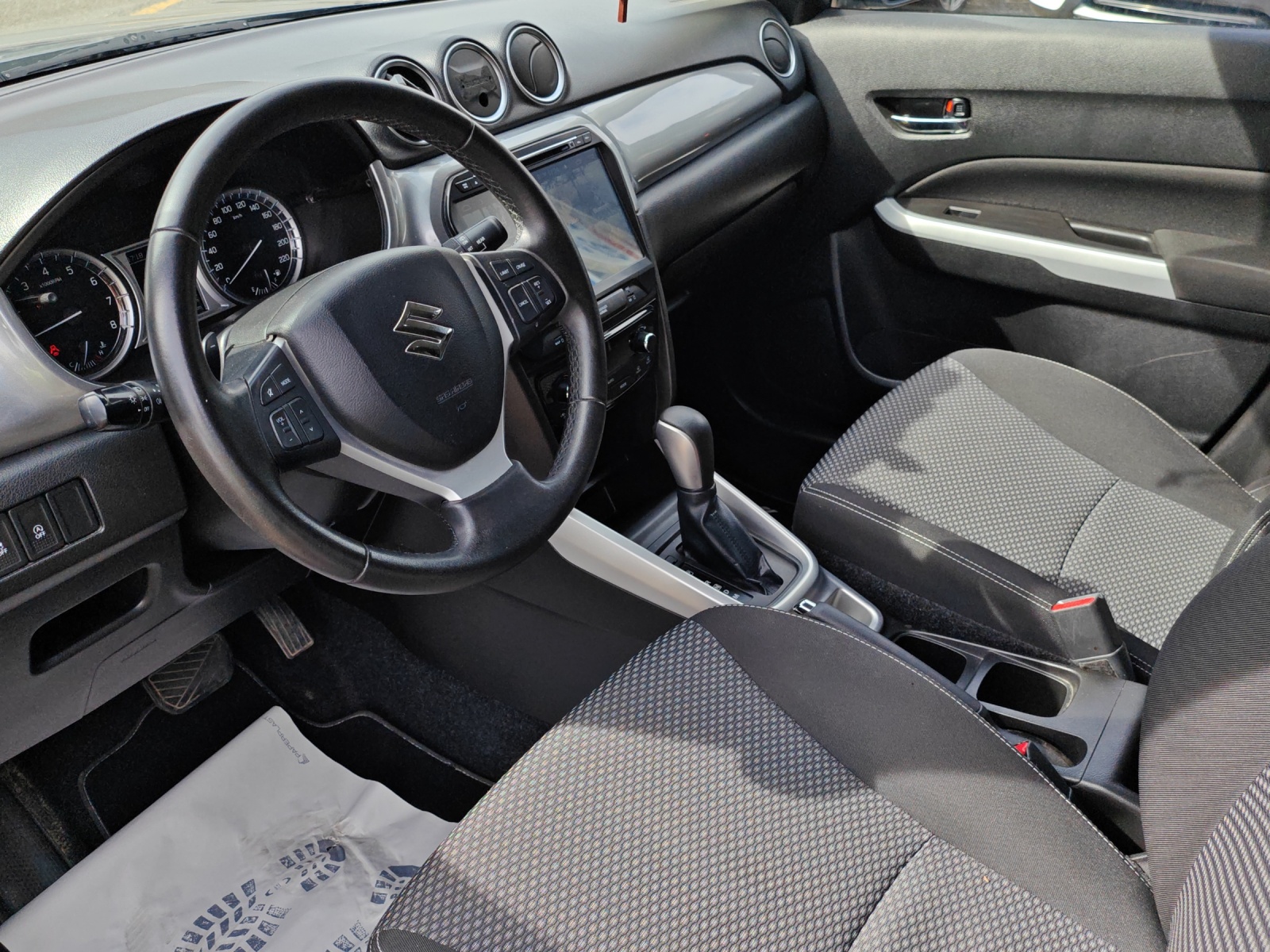 SUZUKI Vitara 1.6 Compact Top Automatic [Expertise du jour + Garantie 12 mois + Service & Immat. Offerts]-image-13