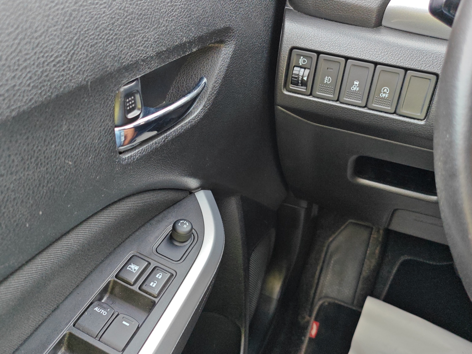 SUZUKI Vitara 1.6 Compact Top Automatic [Expertise du jour + Garantie 12 mois + Service & Immat. Offerts]-image-19