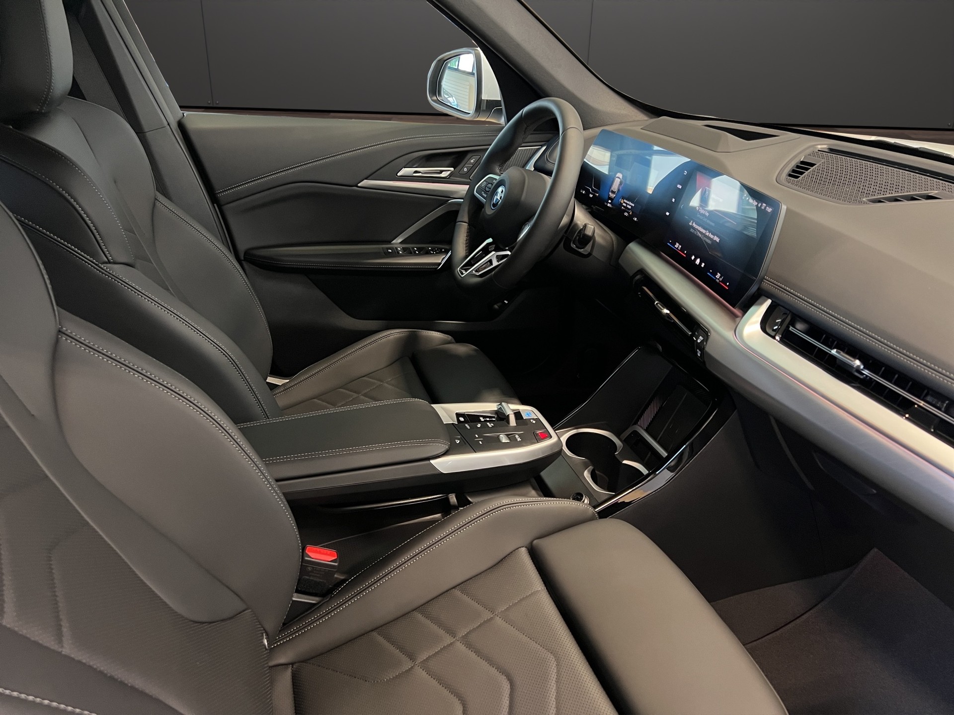 BMW iX1 20 eDrive-image-17
