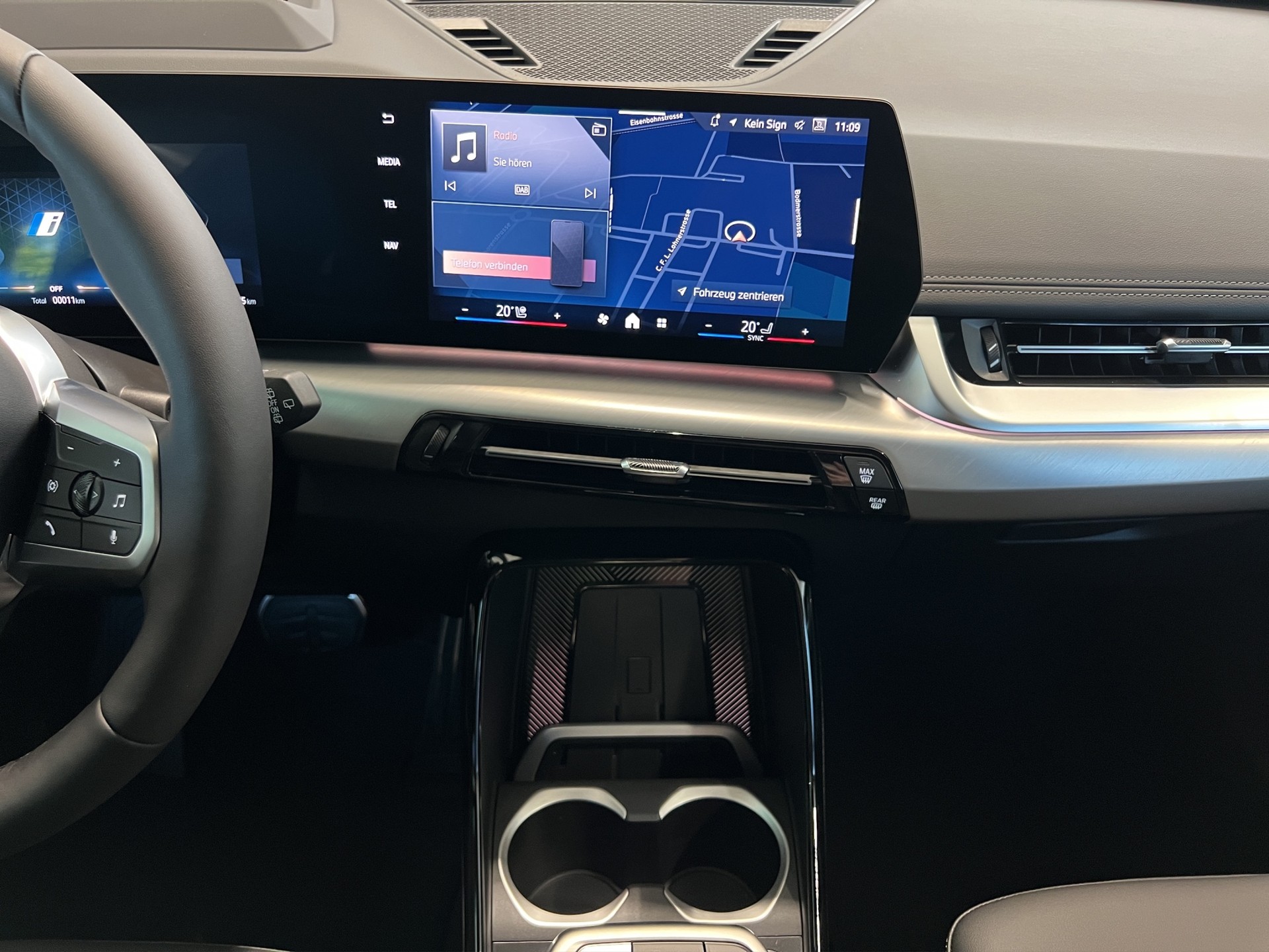 BMW iX1 20 eDrive-image-18