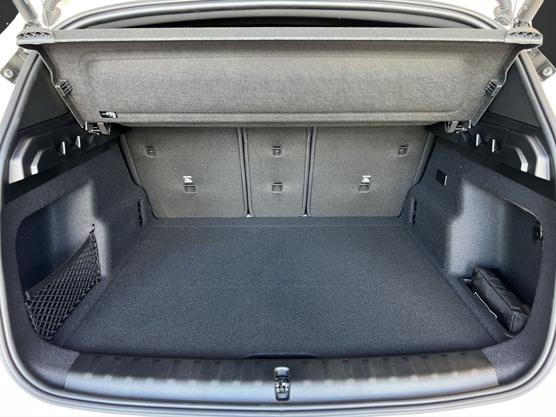 BMW iX1 20 eDrive-image-15