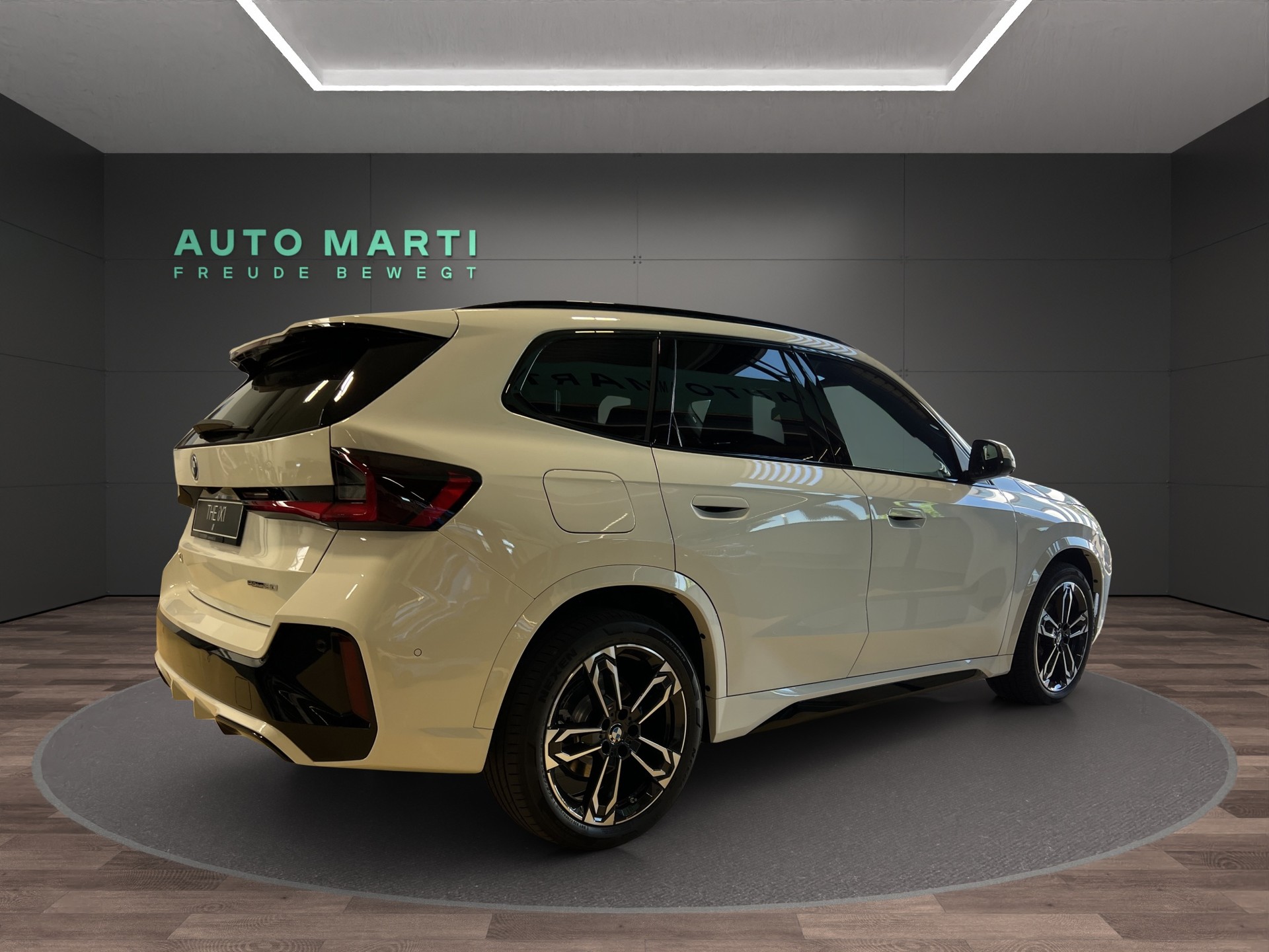 BMW iX1 20 eDrive-image-3