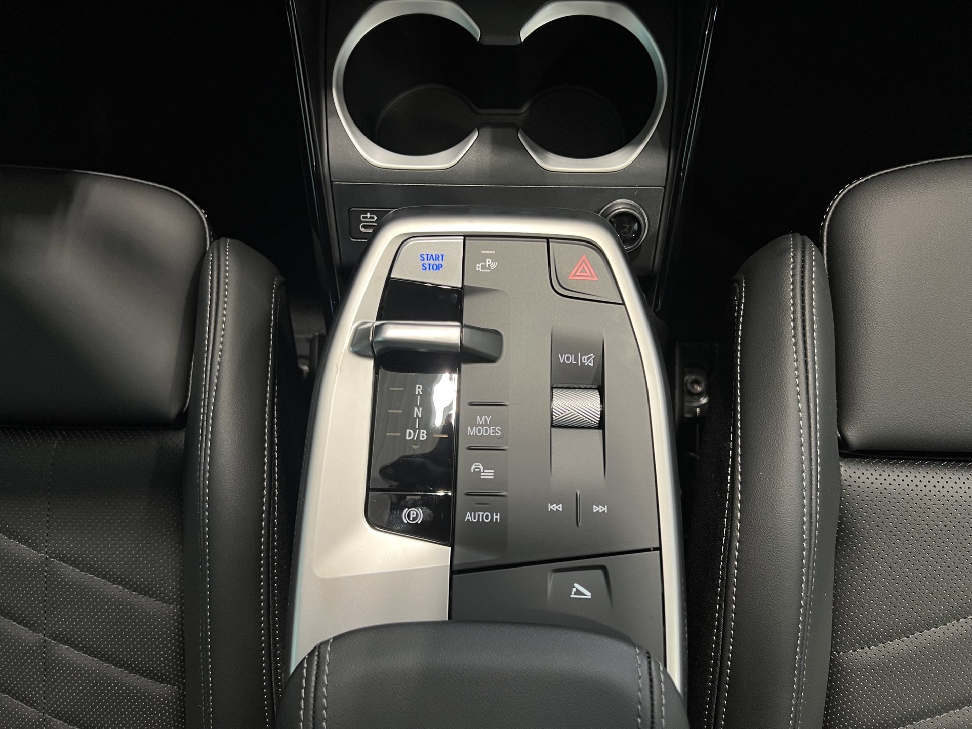 BMW iX1 20 eDrive-image-8