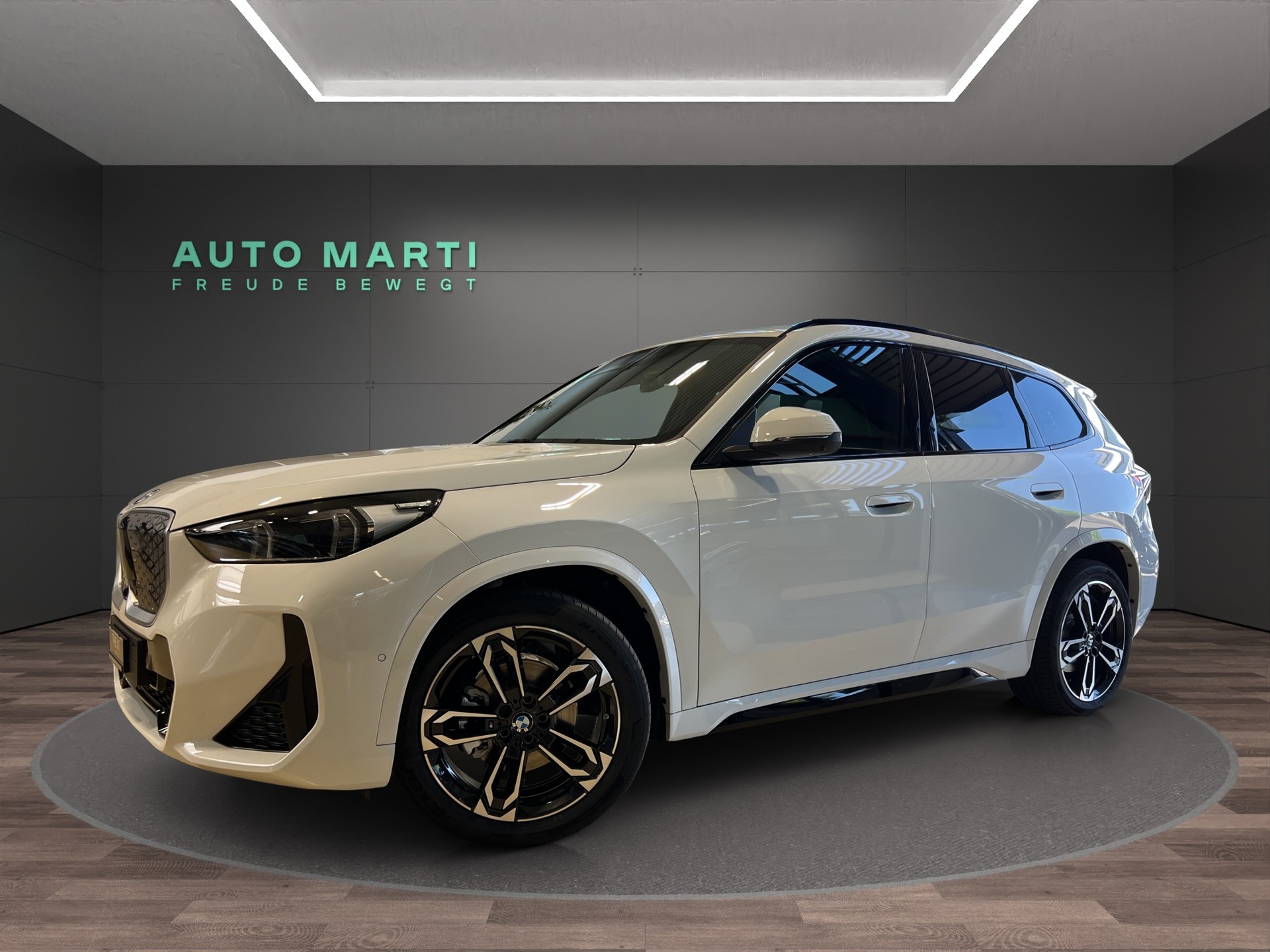 BMW iX1 20 eDrive-image-0