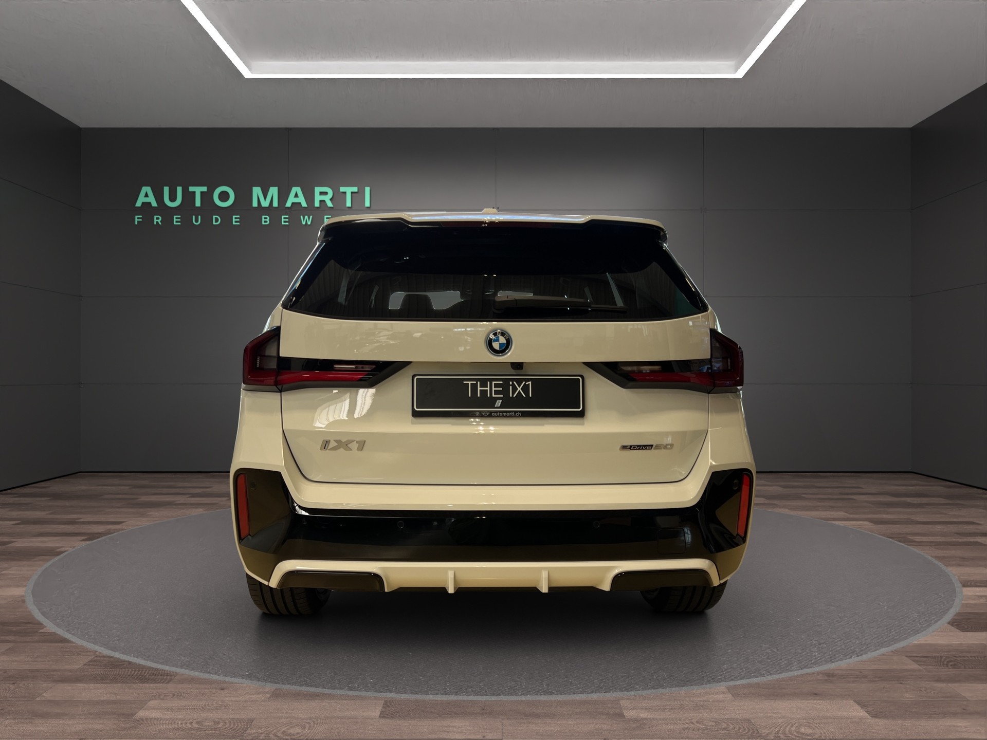 BMW iX1 20 eDrive-image-2