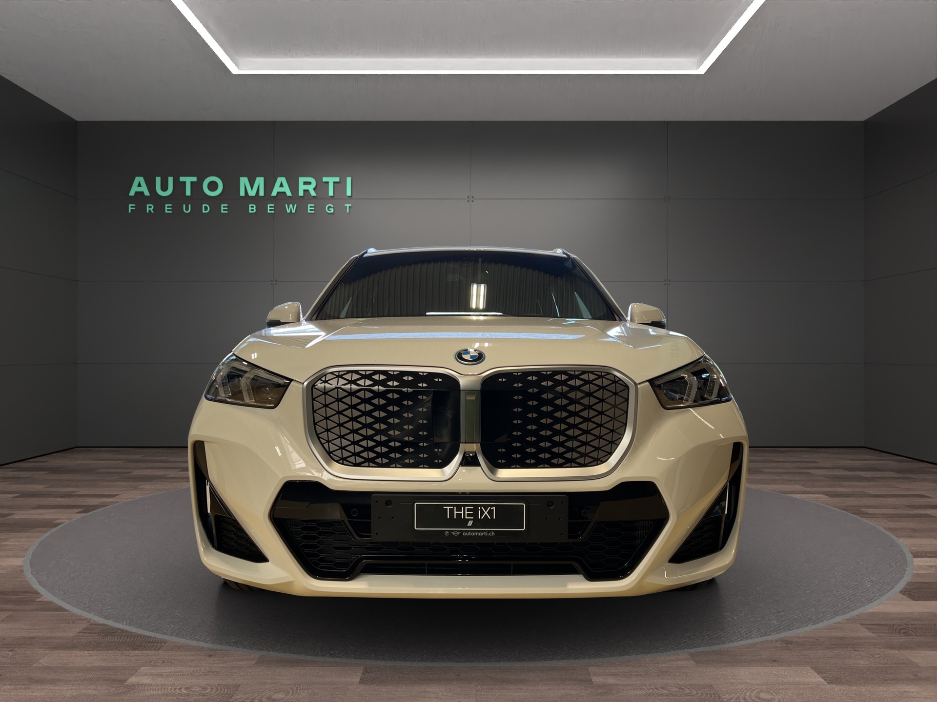 BMW iX1 20 eDrive-image-4
