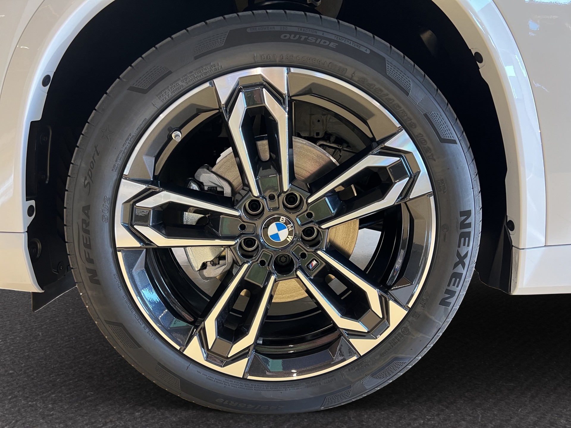 BMW iX1 20 eDrive-image-14