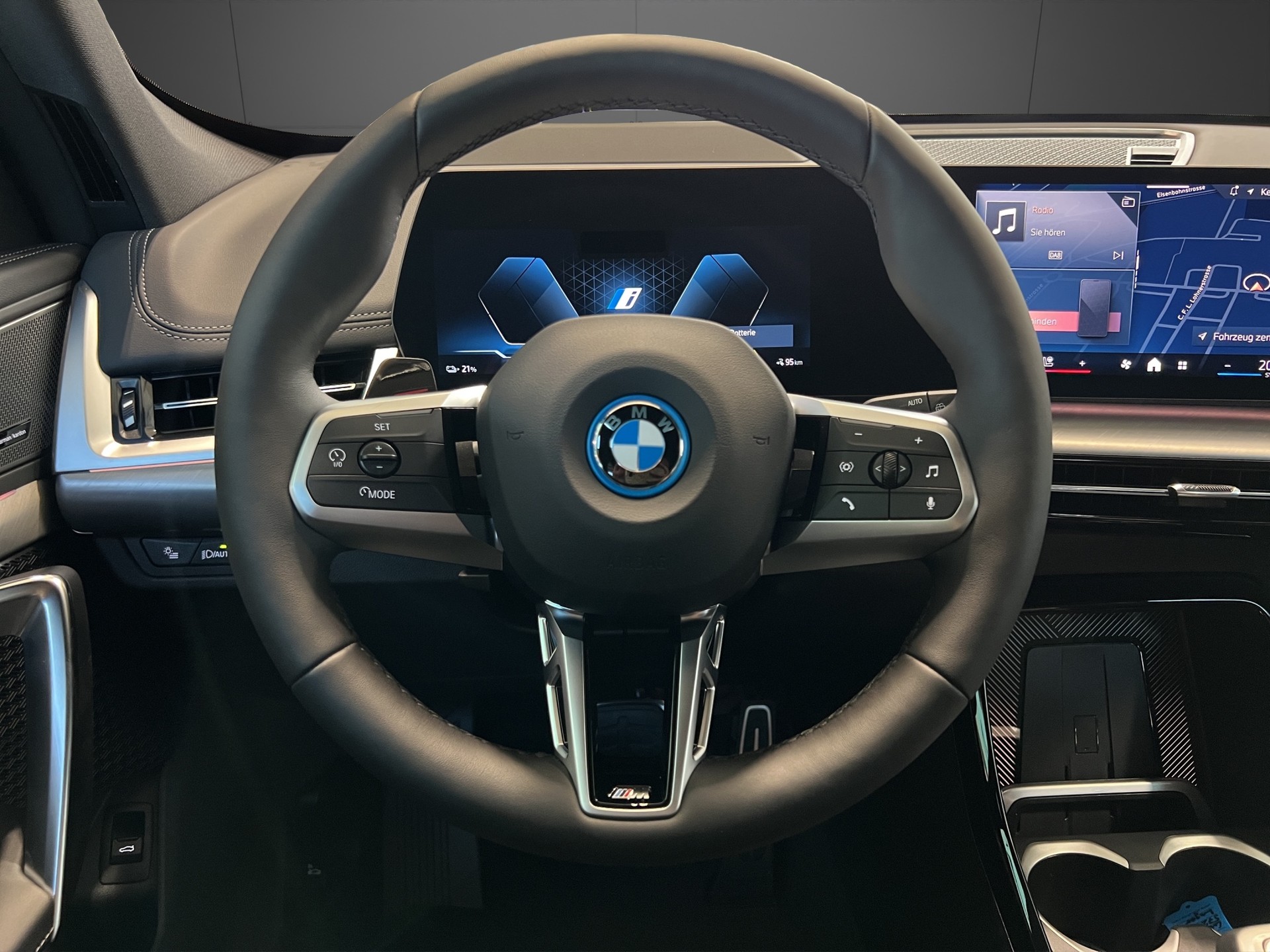 BMW iX1 20 eDrive-image-13