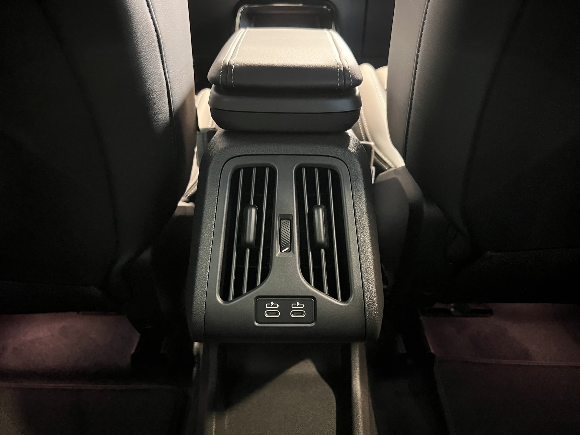 BMW iX1 20 eDrive-image-9