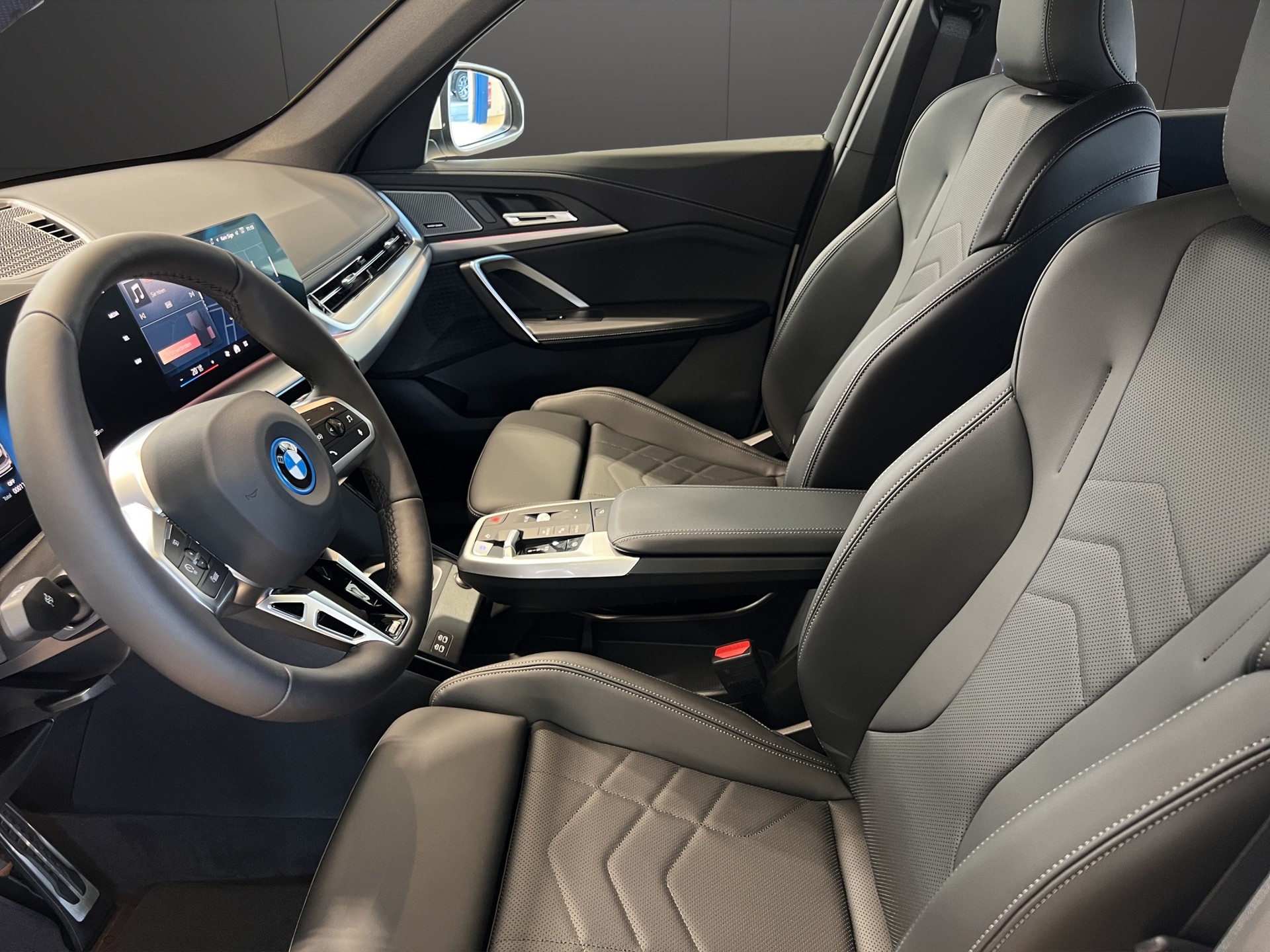 BMW iX1 20 eDrive-image-7