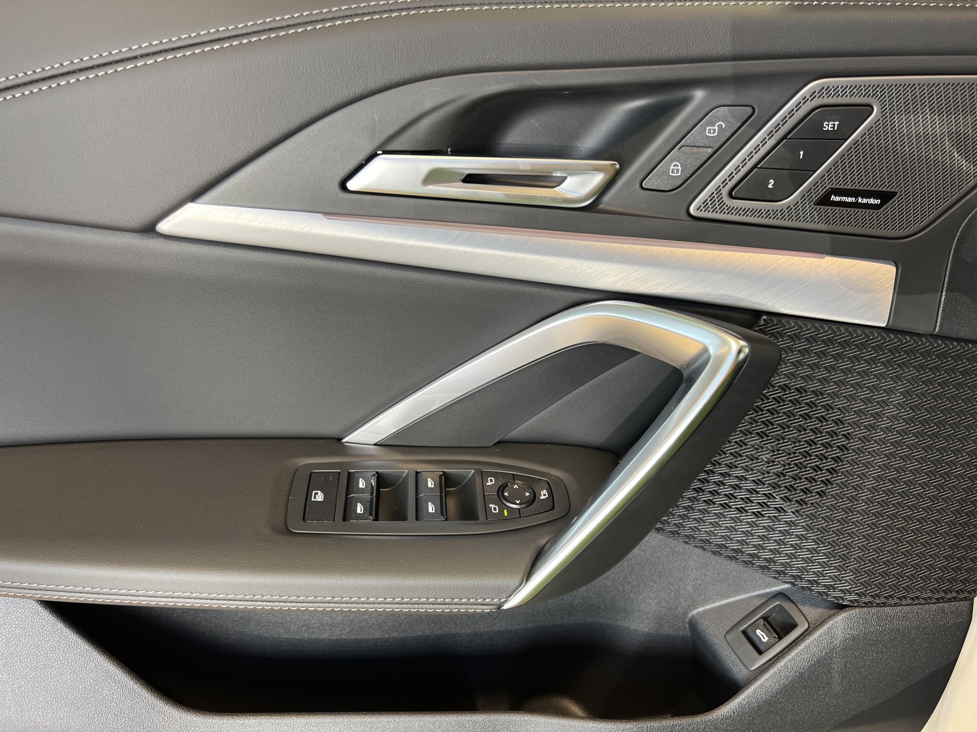 BMW iX1 20 eDrive-image-11