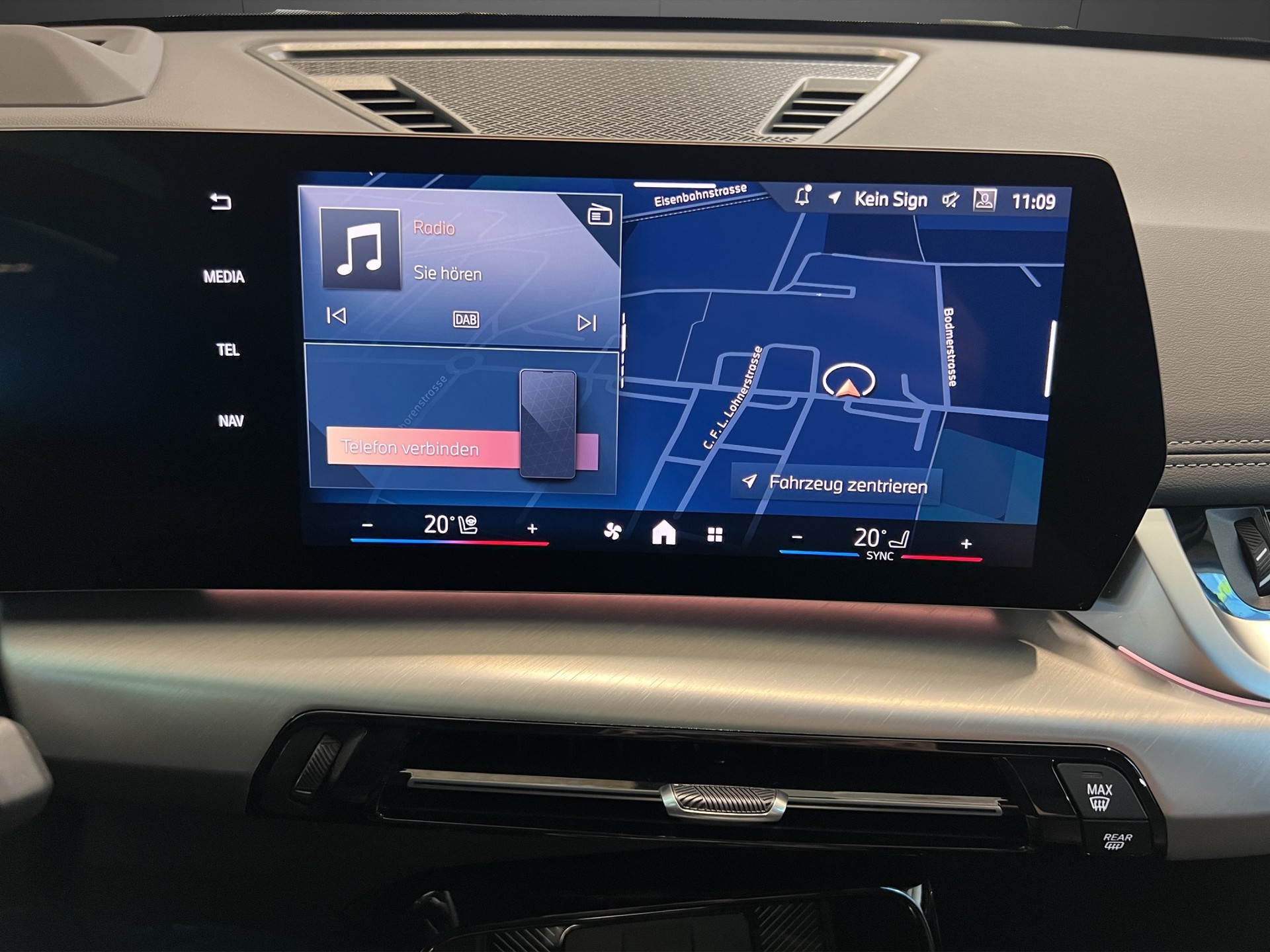 BMW iX1 20 eDrive-image-10