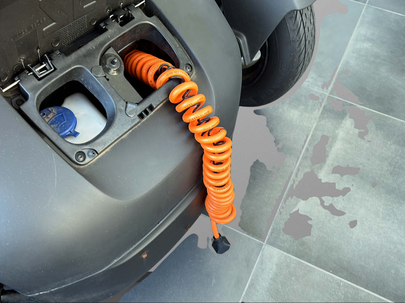 RENAULT Twizy Z.E. Intens Black (incl. Battery)-image-10