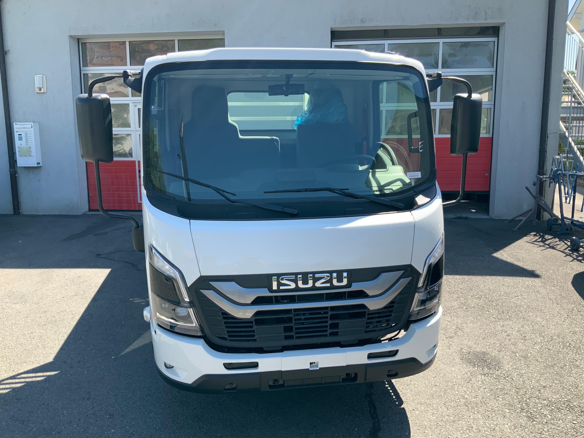 ISUZU M27 Kab.-Ch. E DR 3.0 Ddi-image-0