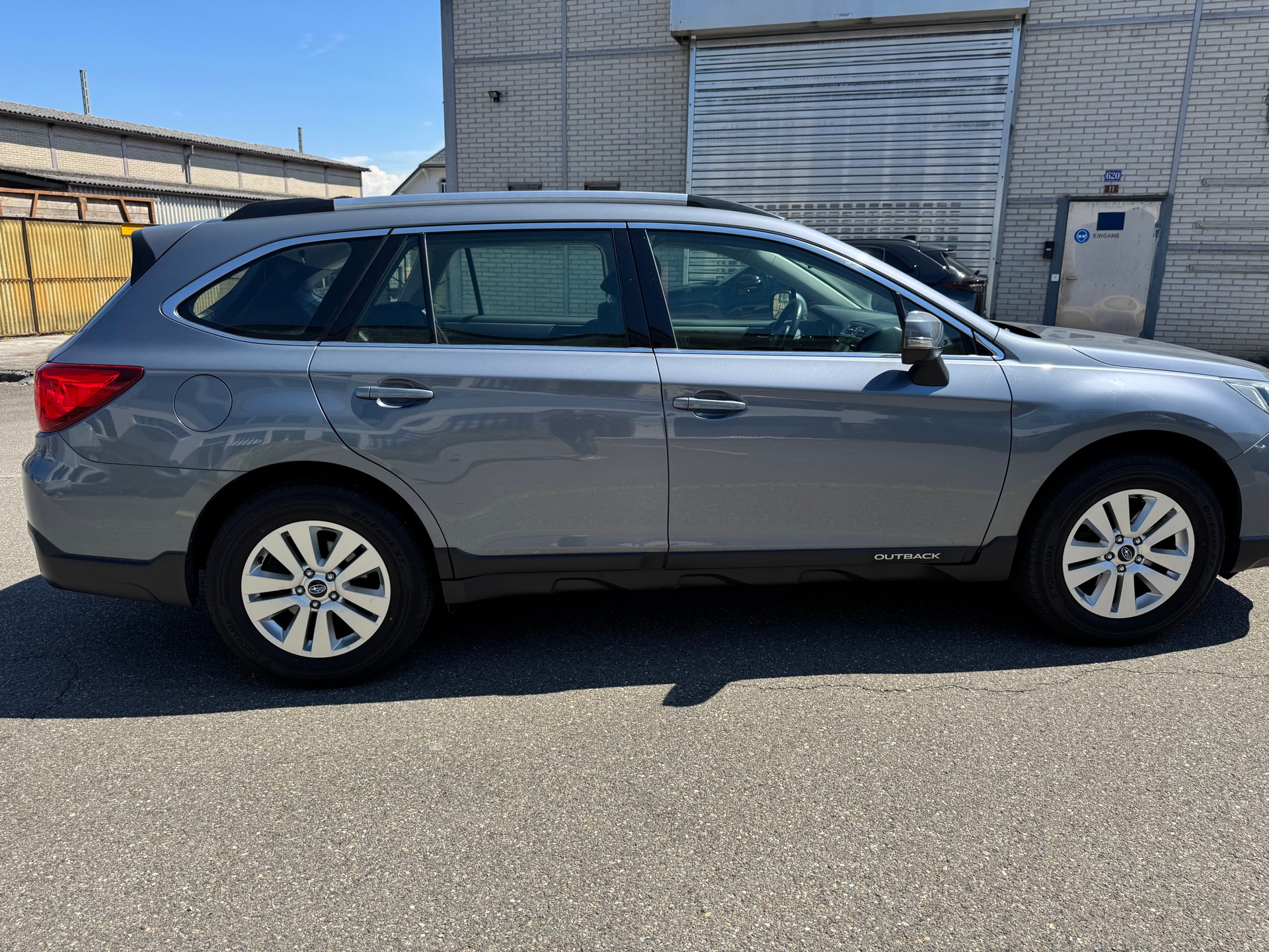 SUBARU Outback 2.5i Swiss AWD Lineartronic-image-3