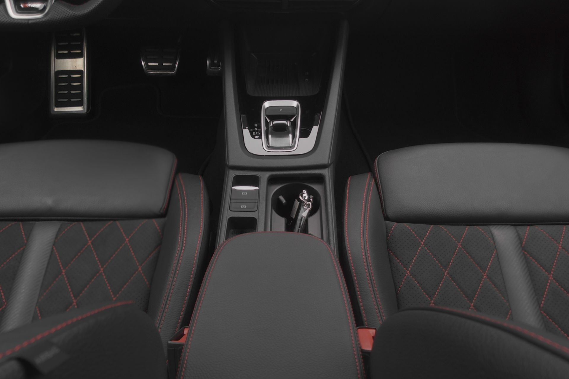 SKODA Octavia Combi 2.0 TSI DSG RS-image-8
