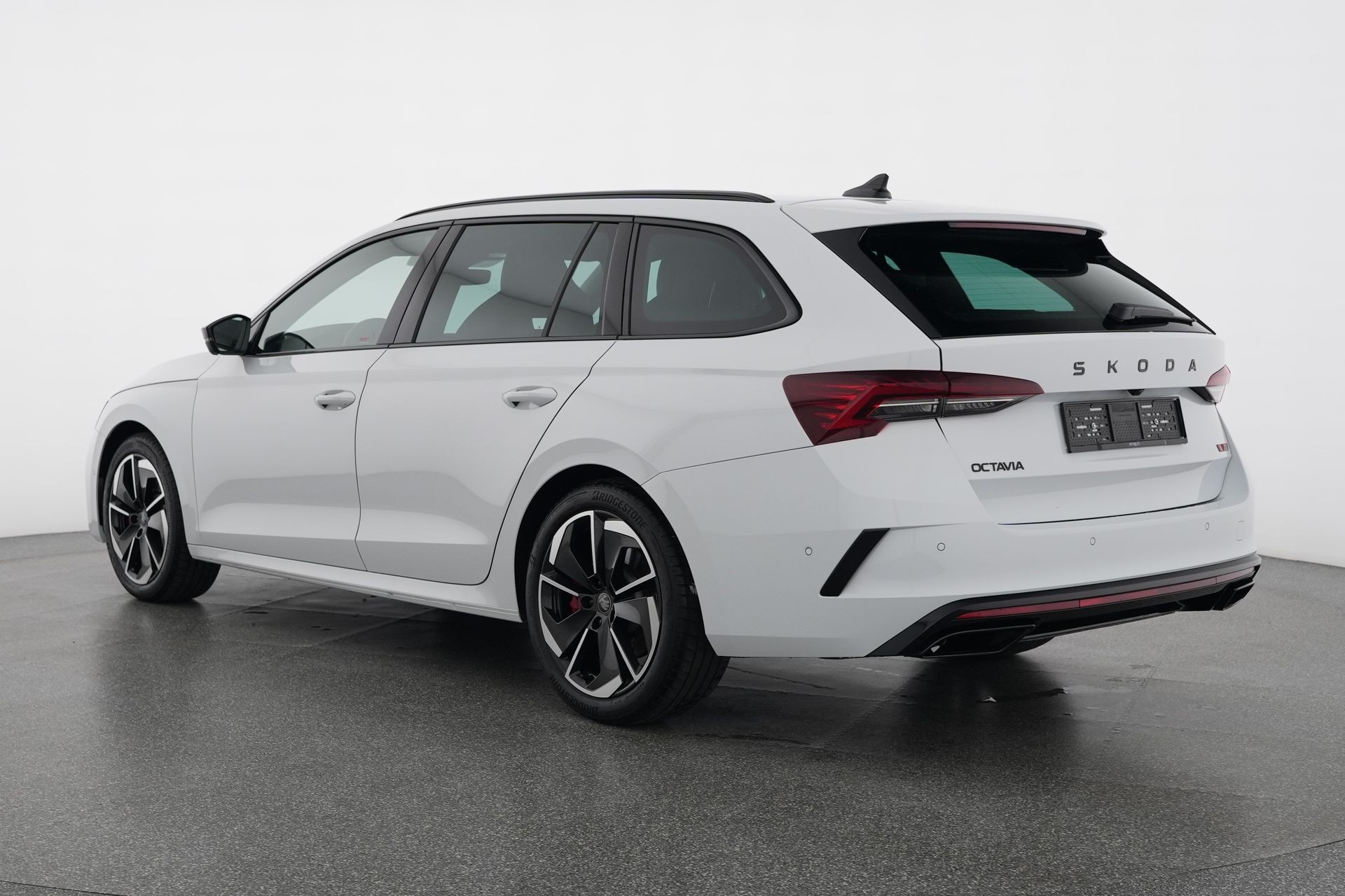 SKODA Octavia Combi 2.0 TSI DSG RS-image-3