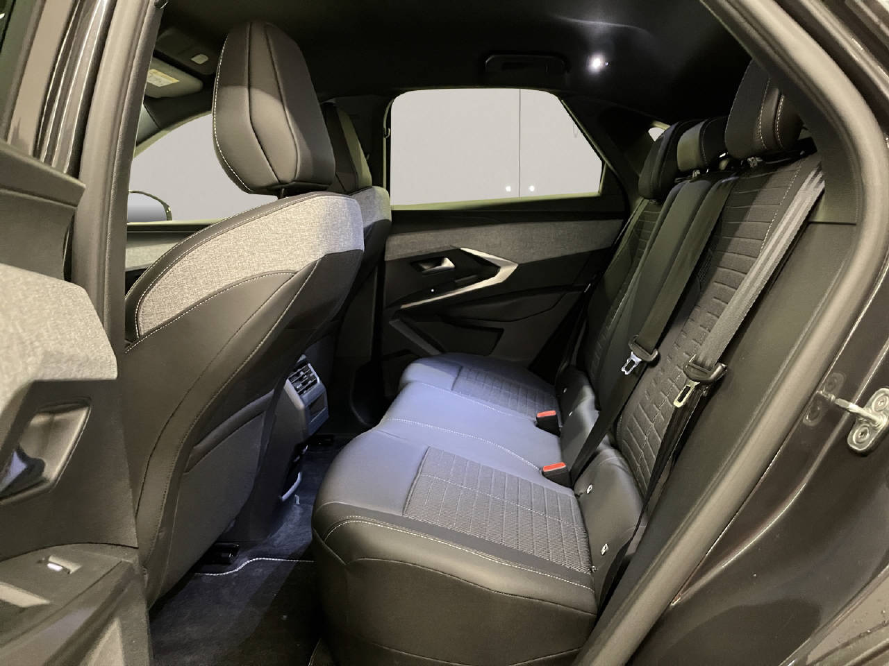 PEUGEOT 3008 e-Allure-image-11