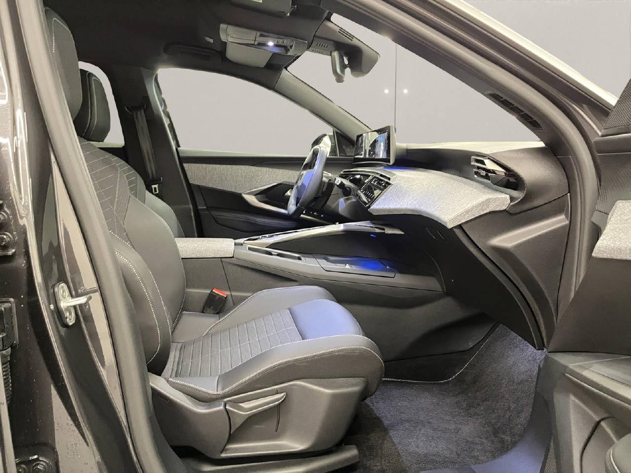 PEUGEOT 3008 e-Allure-image-10