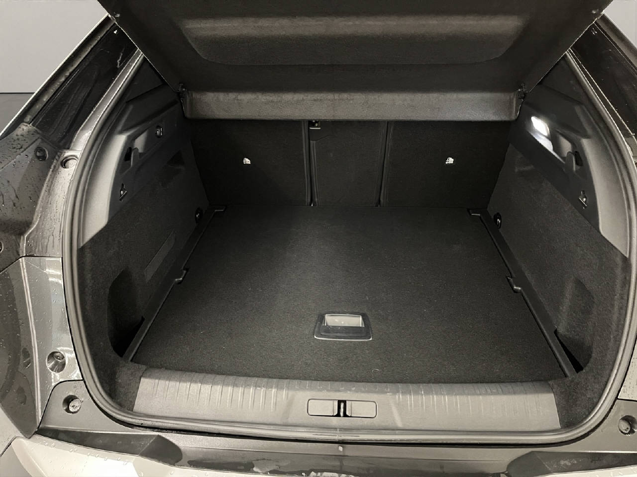 PEUGEOT 3008 e-Allure-image-12