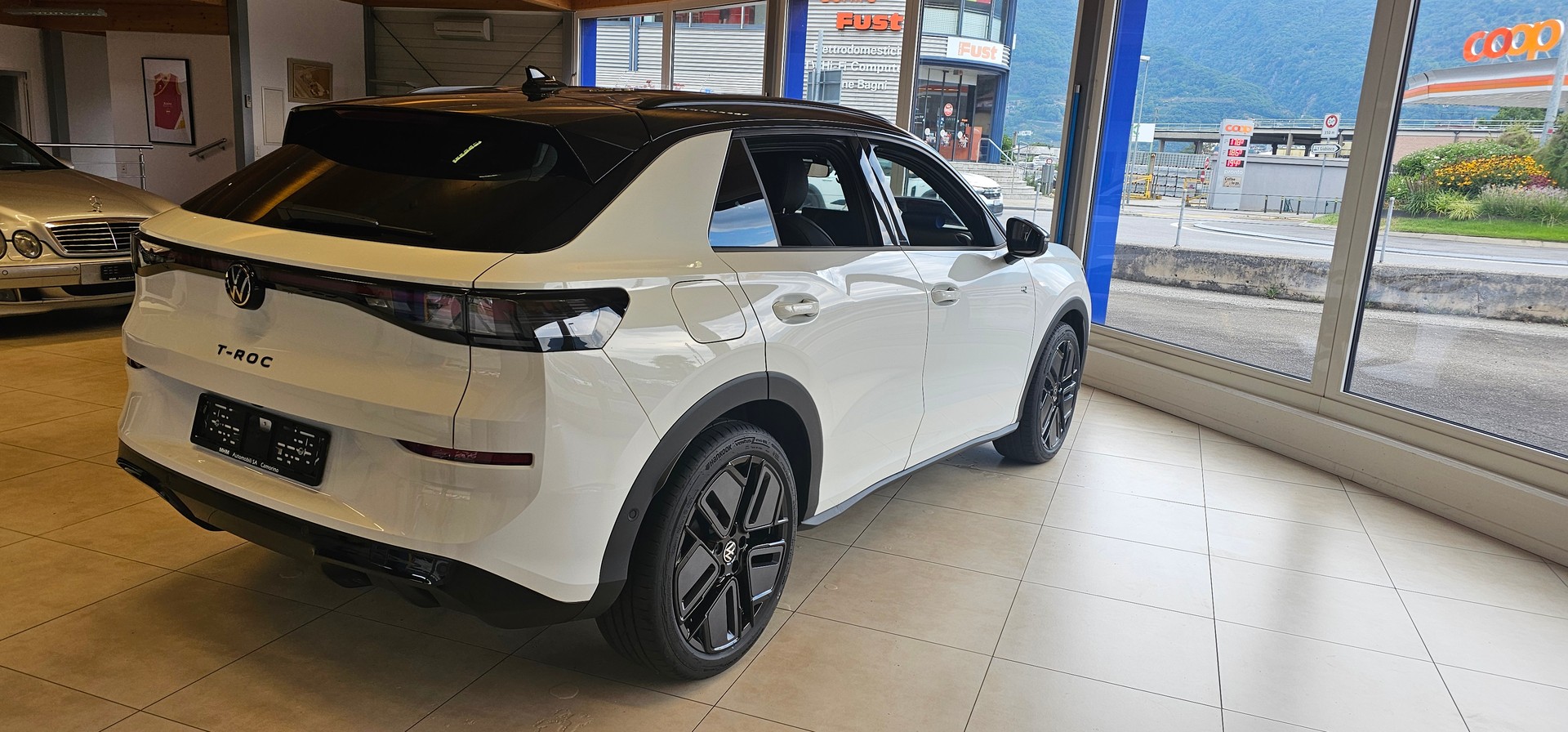 VW T-Roc 1.5 eTSI mHEV R-Line DSG-image-1