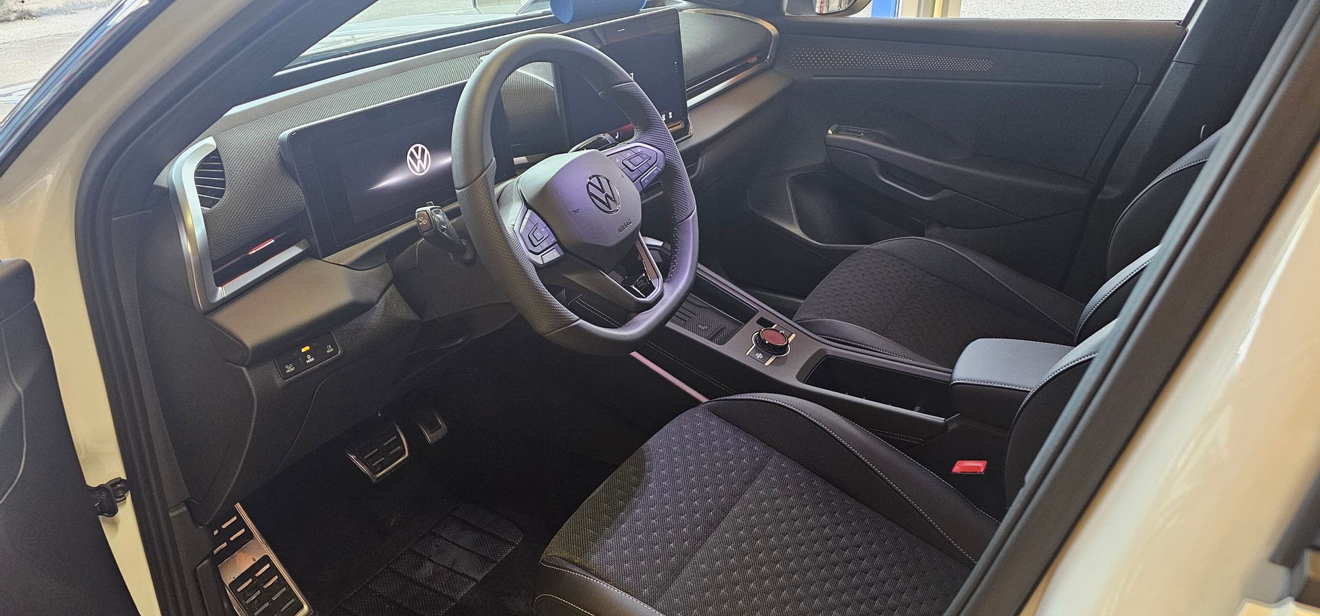 VW T-Roc 1.5 eTSI mHEV R-Line DSG-image-6
