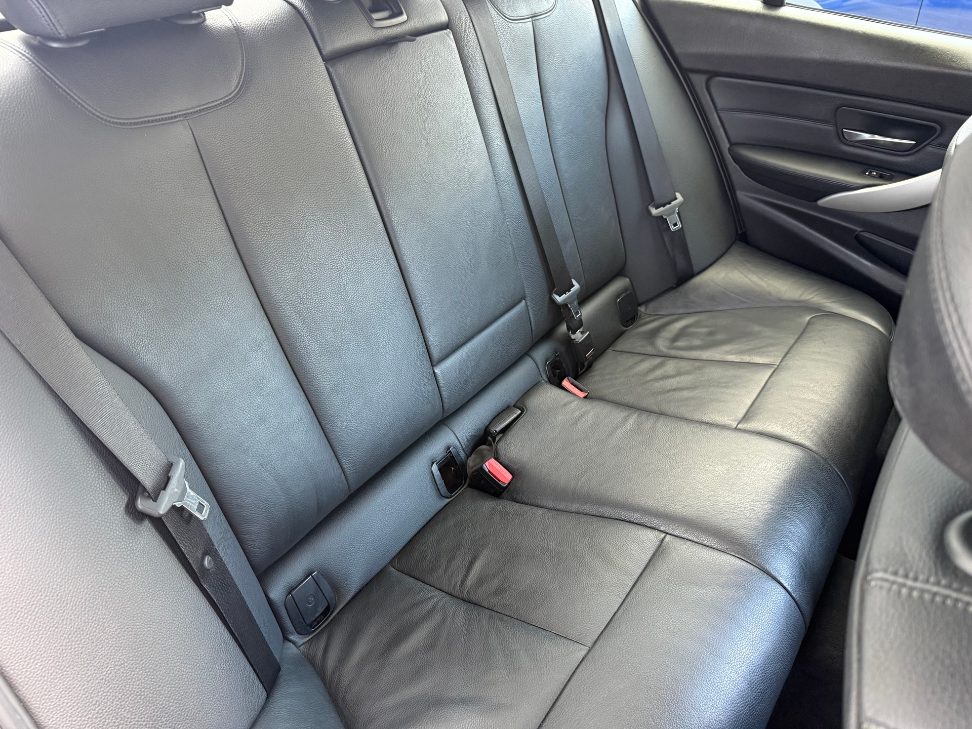 BMW 330e iPerformance Steptronic-image-12