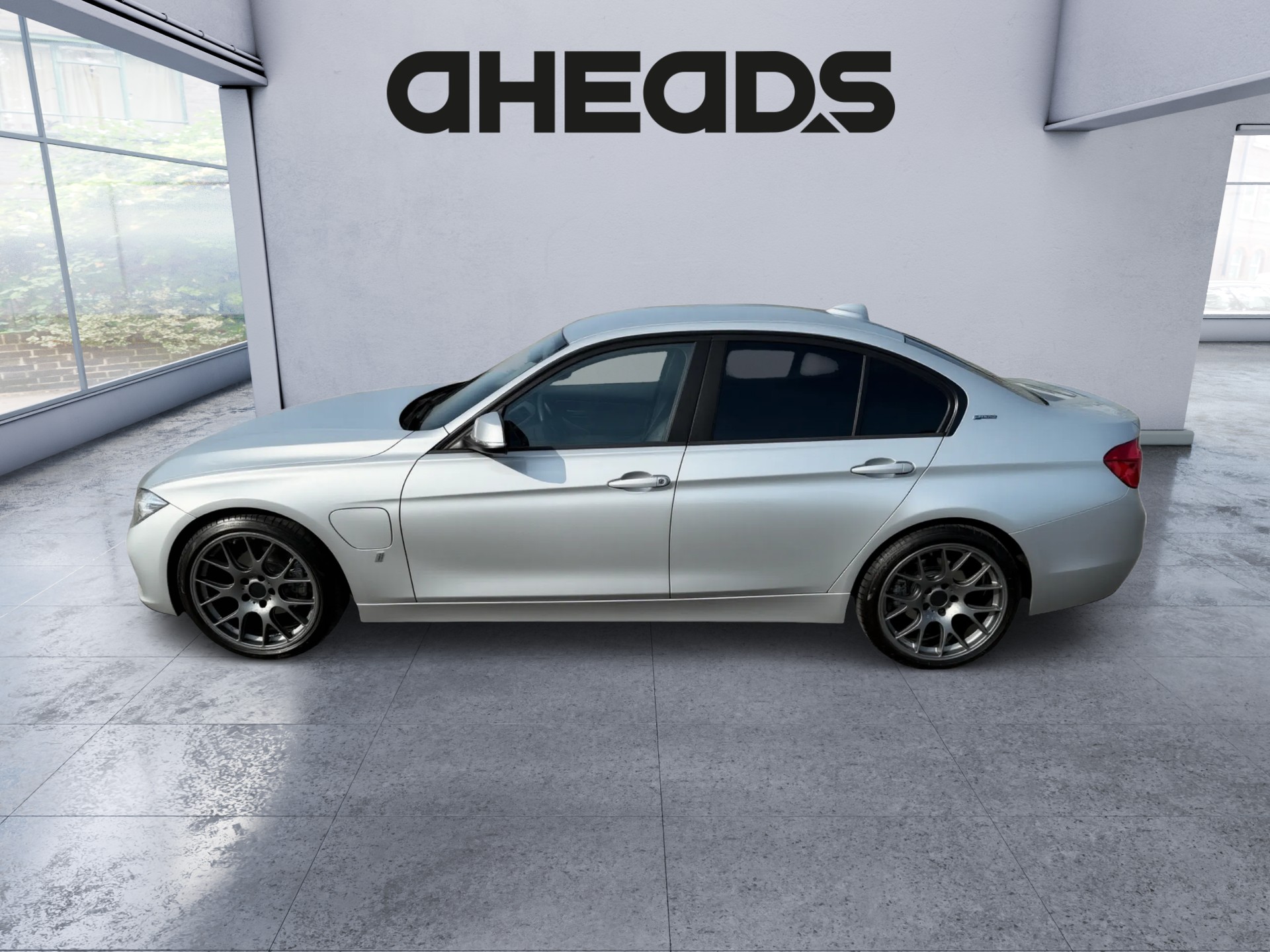 BMW 330e iPerformance Steptronic-image-2