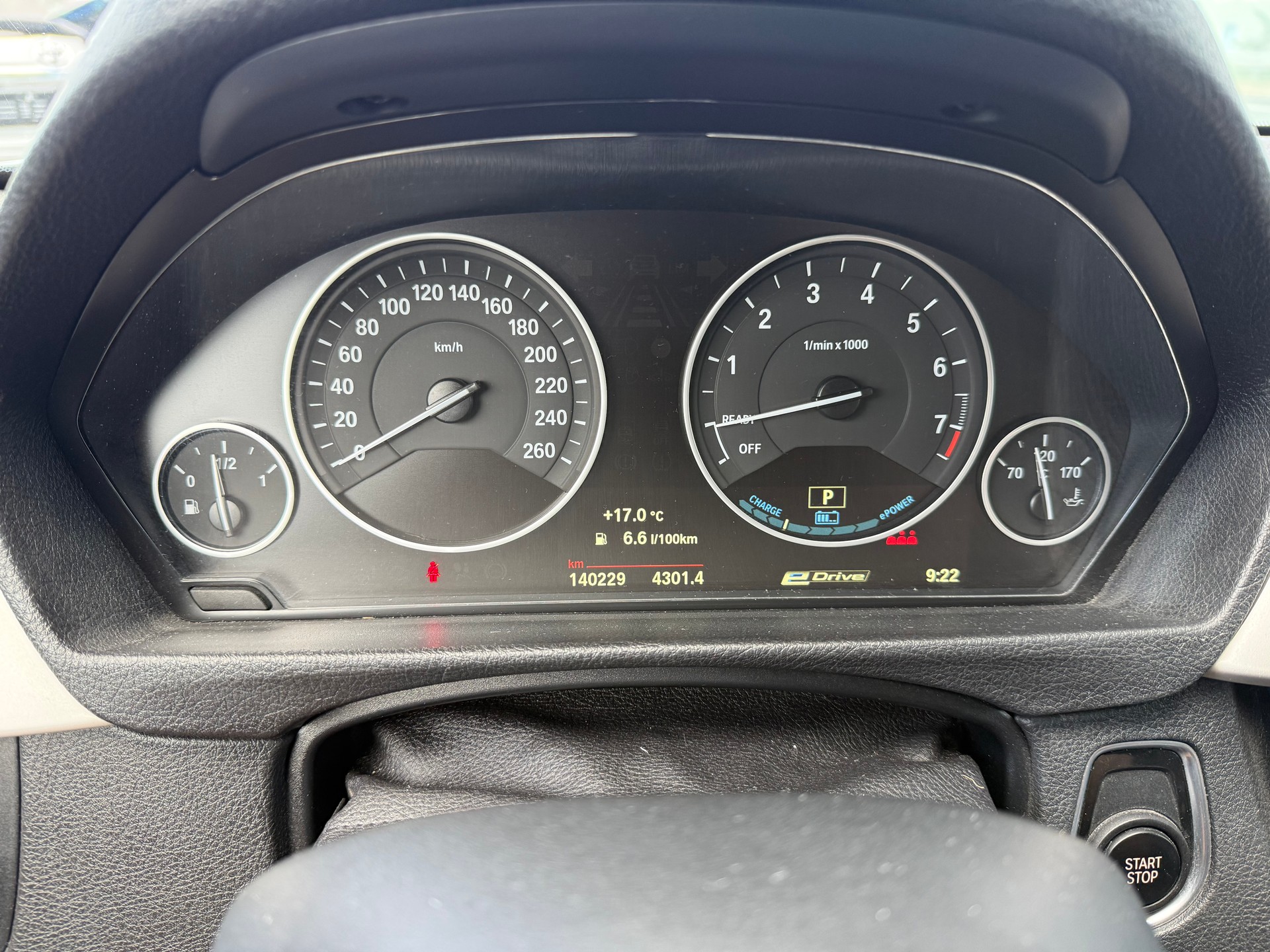BMW 330e iPerformance Steptronic-image-26