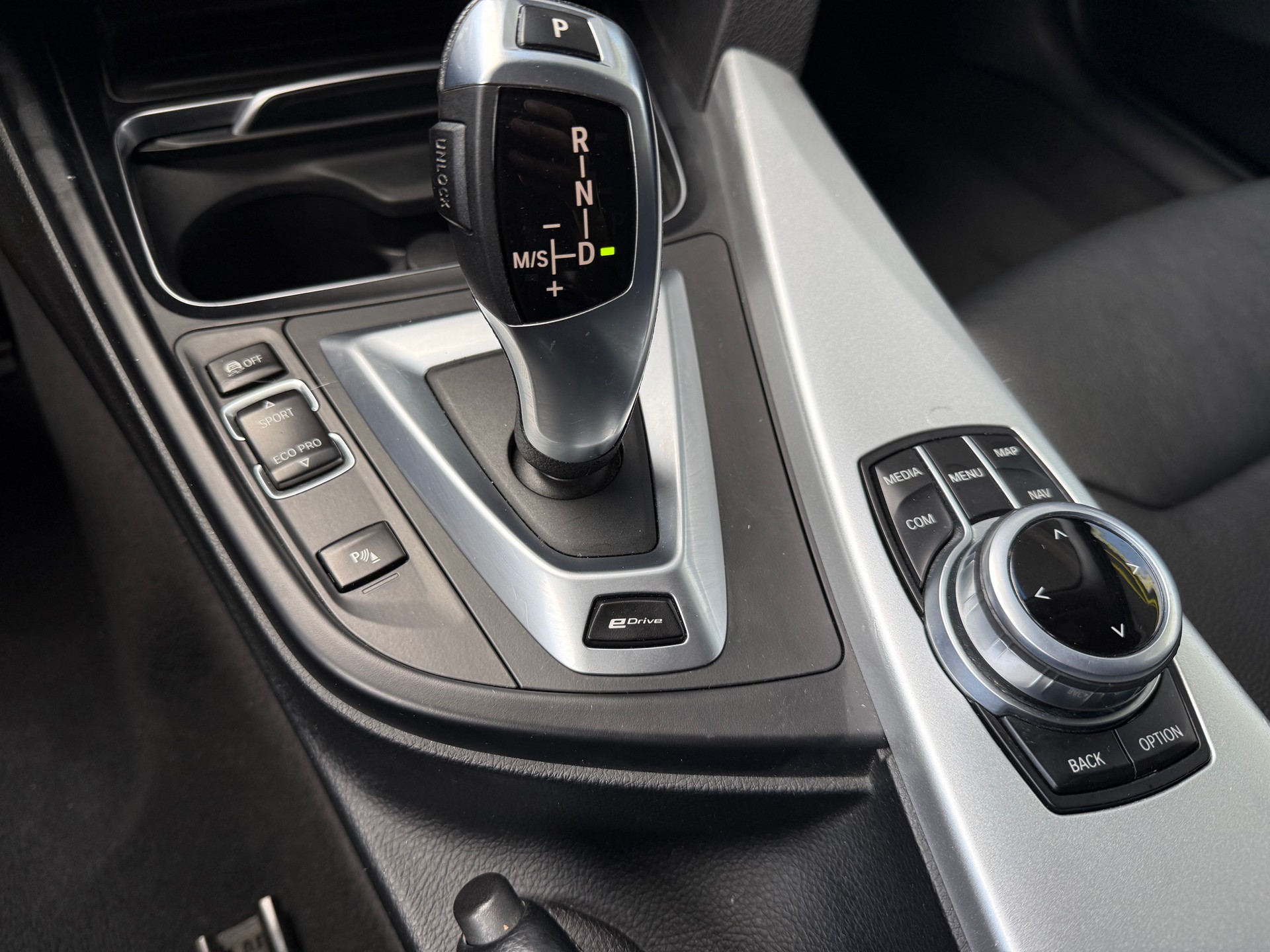 BMW 330e iPerformance Steptronic-image-29