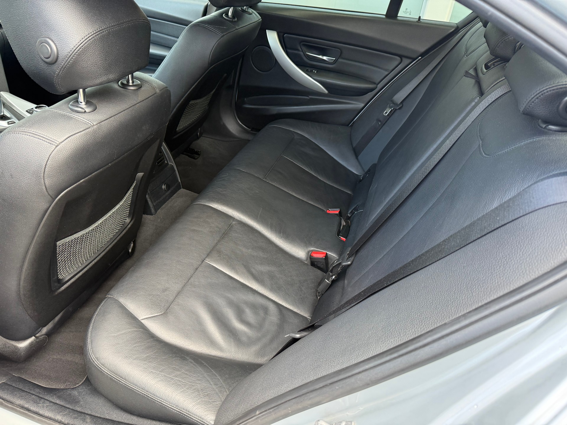 BMW 330e iPerformance Steptronic-image-10