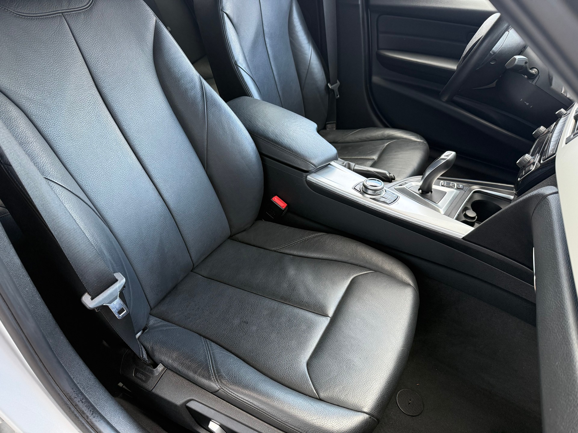 BMW 330e iPerformance Steptronic-image-14