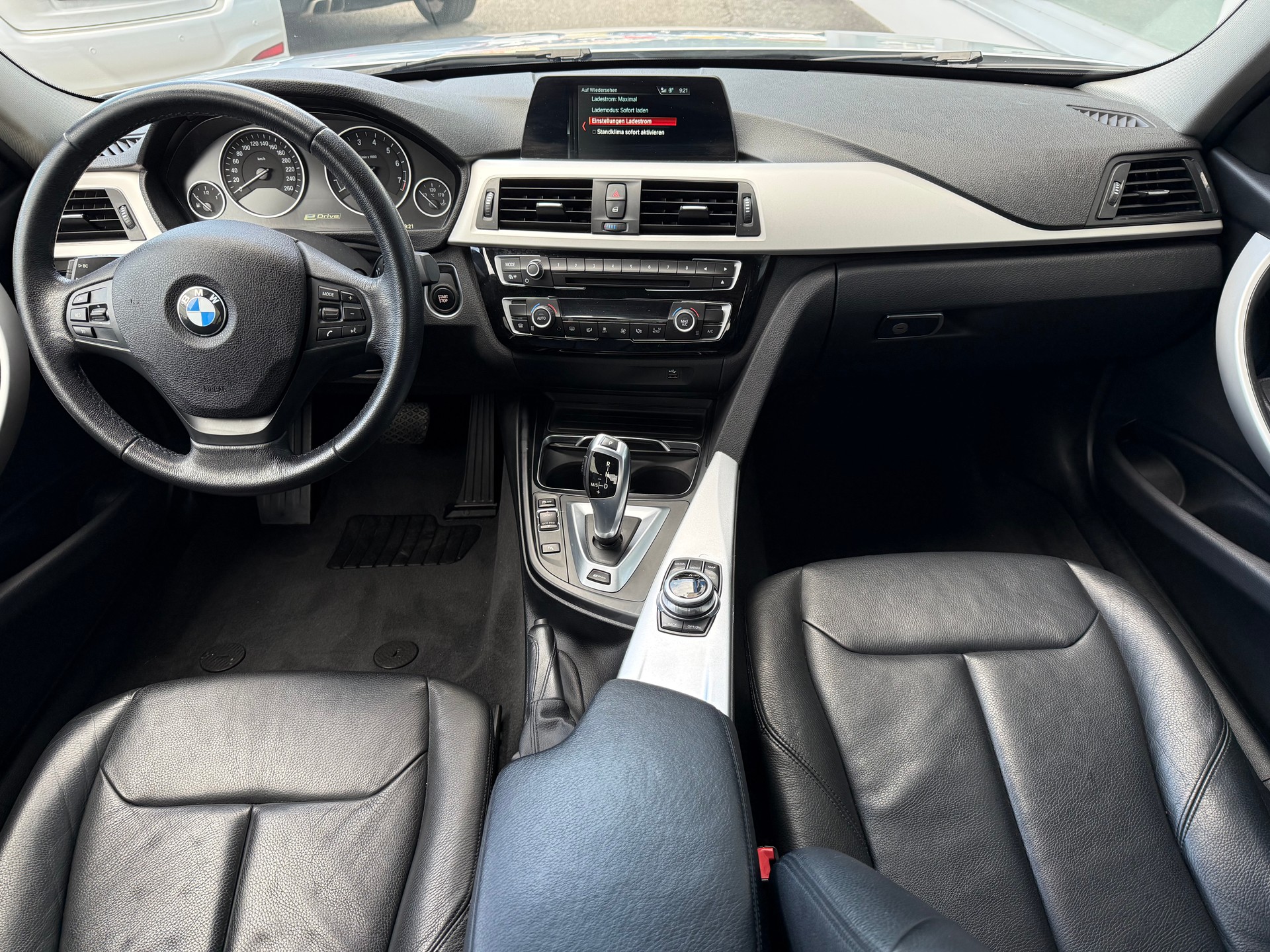 BMW 330e iPerformance Steptronic-image-15