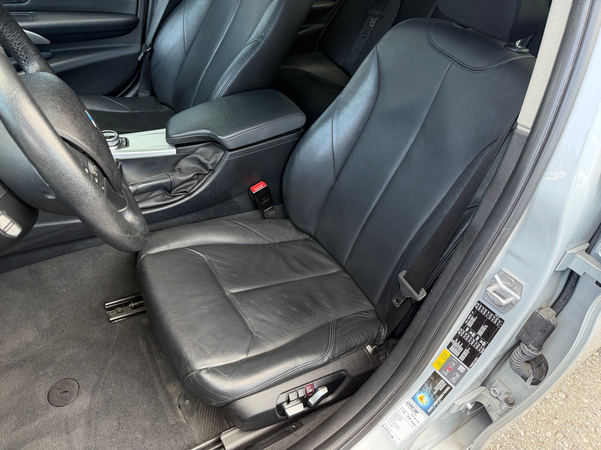 BMW 330e iPerformance Steptronic-image-9