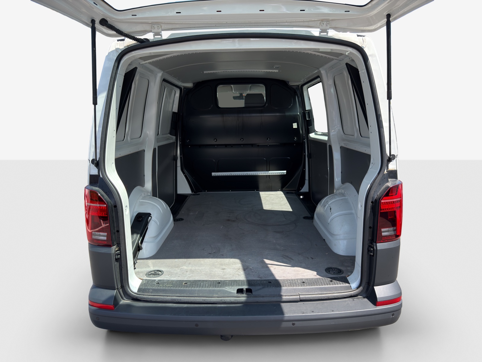 VW T6.1 2.0 TDI DSG-image-12