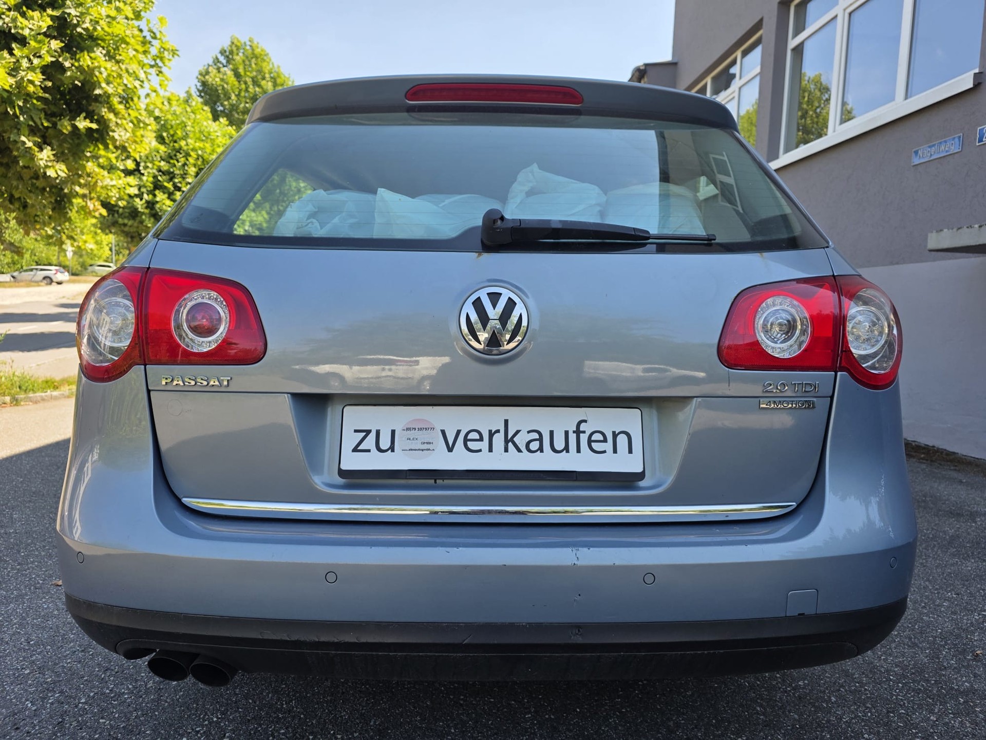 VW Passat Variant 2.0 TDI Highline 4Motion-image-4