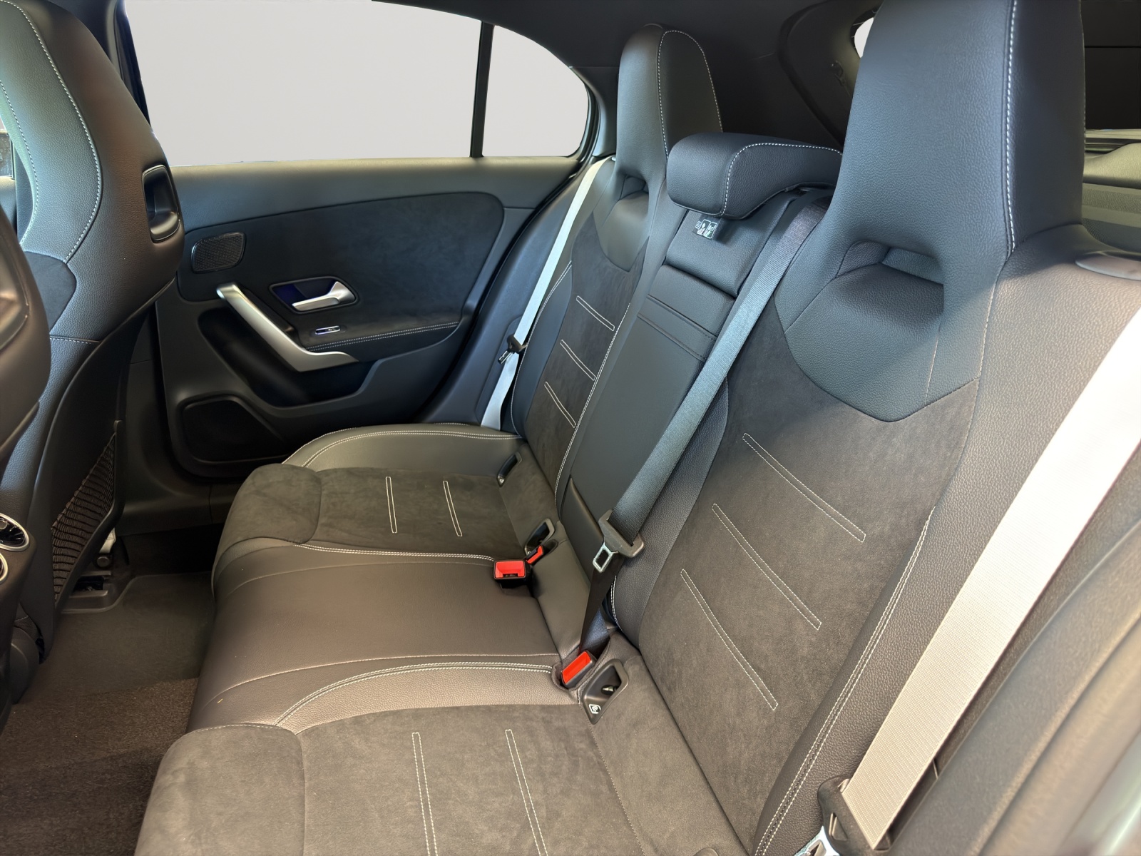MERCEDES-BENZ A 220 4Matic 8G-DCT-image-14